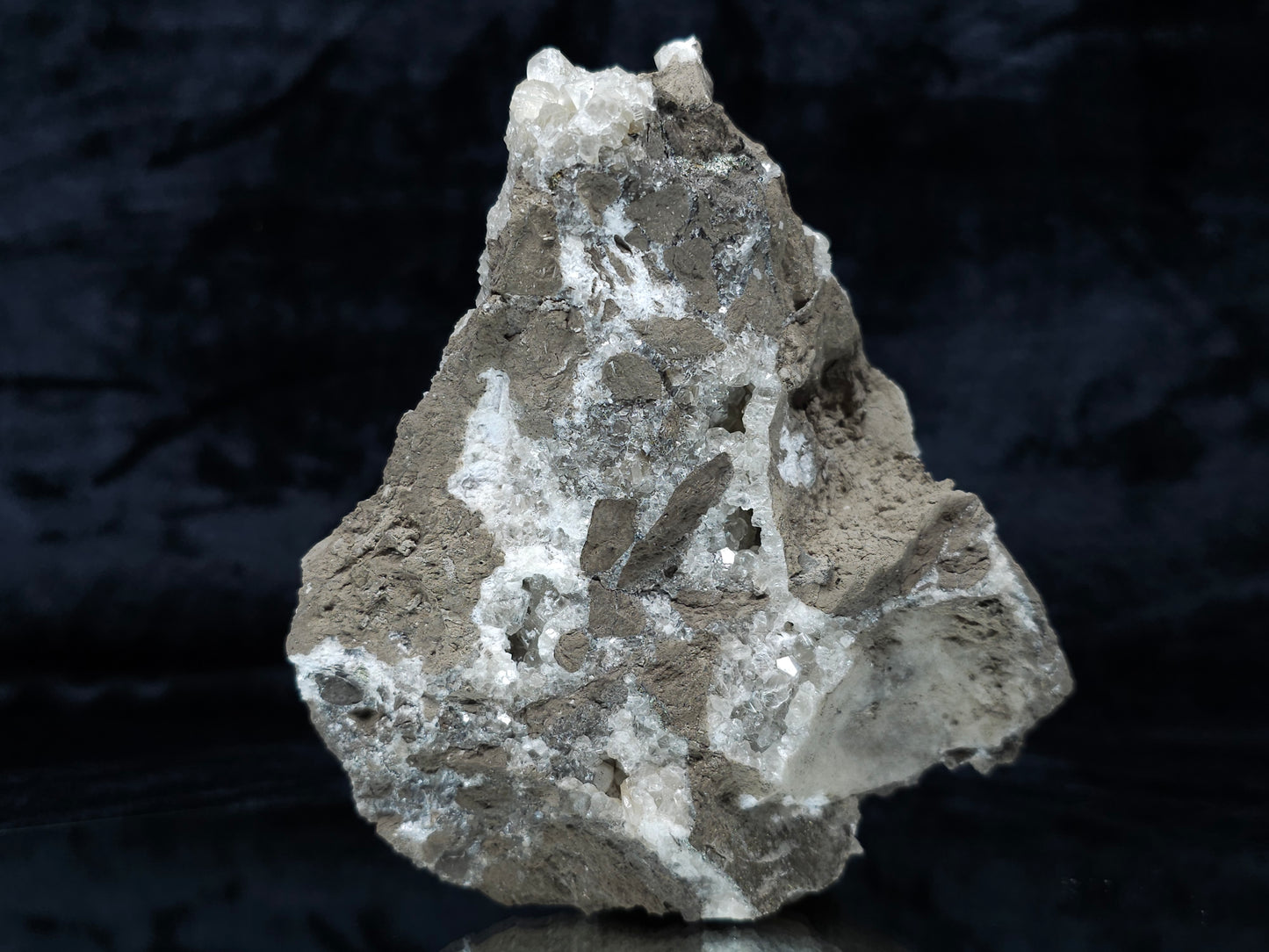 #34011 Super clear Nailhead Spar Calcite geode and Chalcopyrite ore and multiple small fossils in the matrix