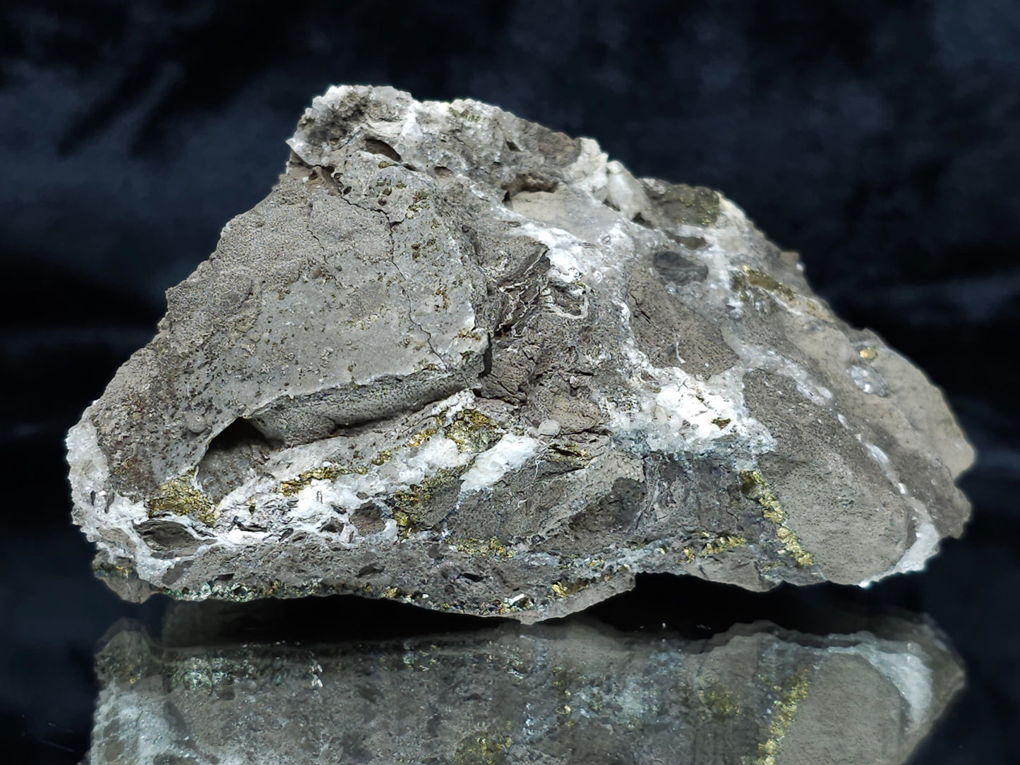 #34012 Super clear Nailhead Spar Calcite cluster and Chalcopyrite ore and multiple small fossils in the matrix