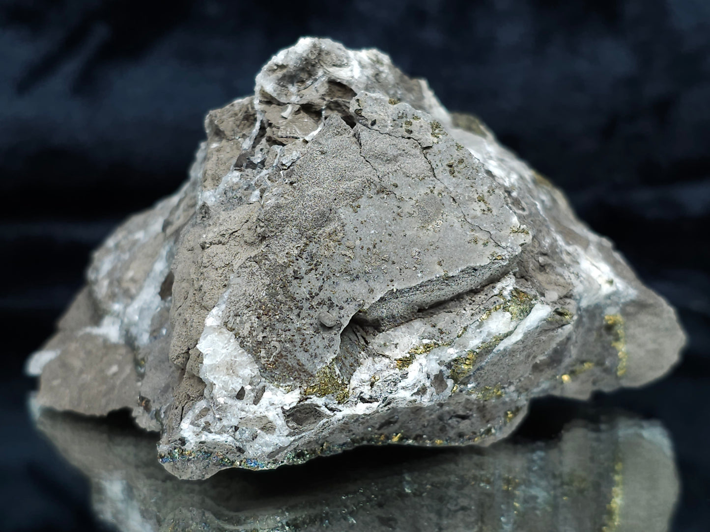 #34012 Super clear Nailhead Spar Calcite cluster and Chalcopyrite ore and multiple small fossils in the matrix