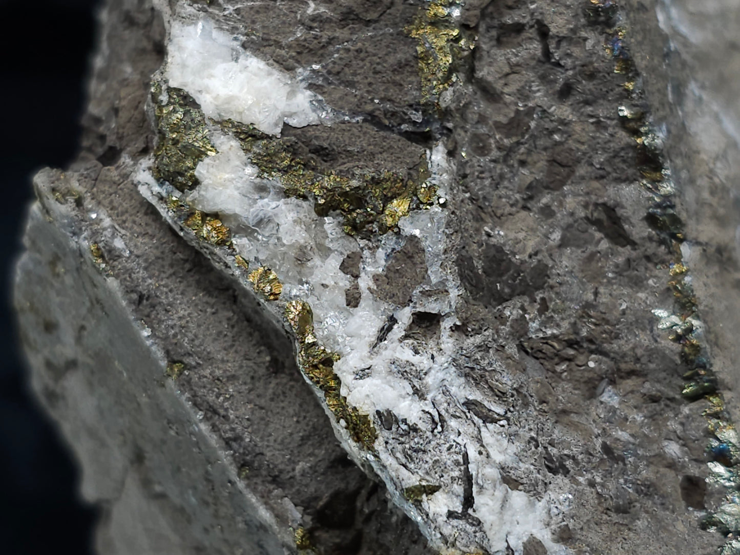 #34012 Super clear Nailhead Spar Calcite cluster and Chalcopyrite ore and multiple small fossils in the matrix