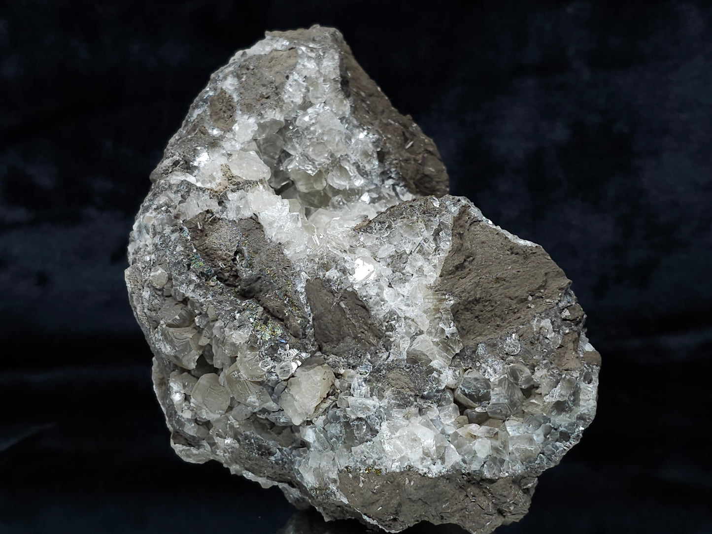 #34018 Super clear Nailhead Spar Calcite geode and Chalcopyrite ore and multiple small fossils in the matrix