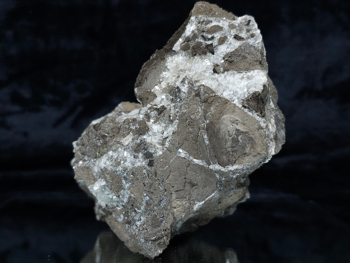 #34018 Super clear Nailhead Spar Calcite geode and Chalcopyrite ore and multiple small fossils in the matrix