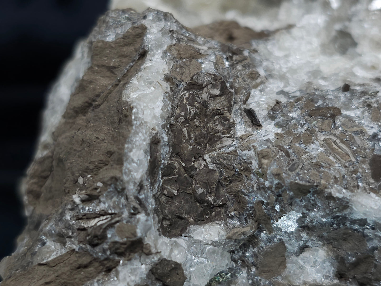 #34018 Super clear Nailhead Spar Calcite geode and Chalcopyrite ore and multiple small fossils in the matrix