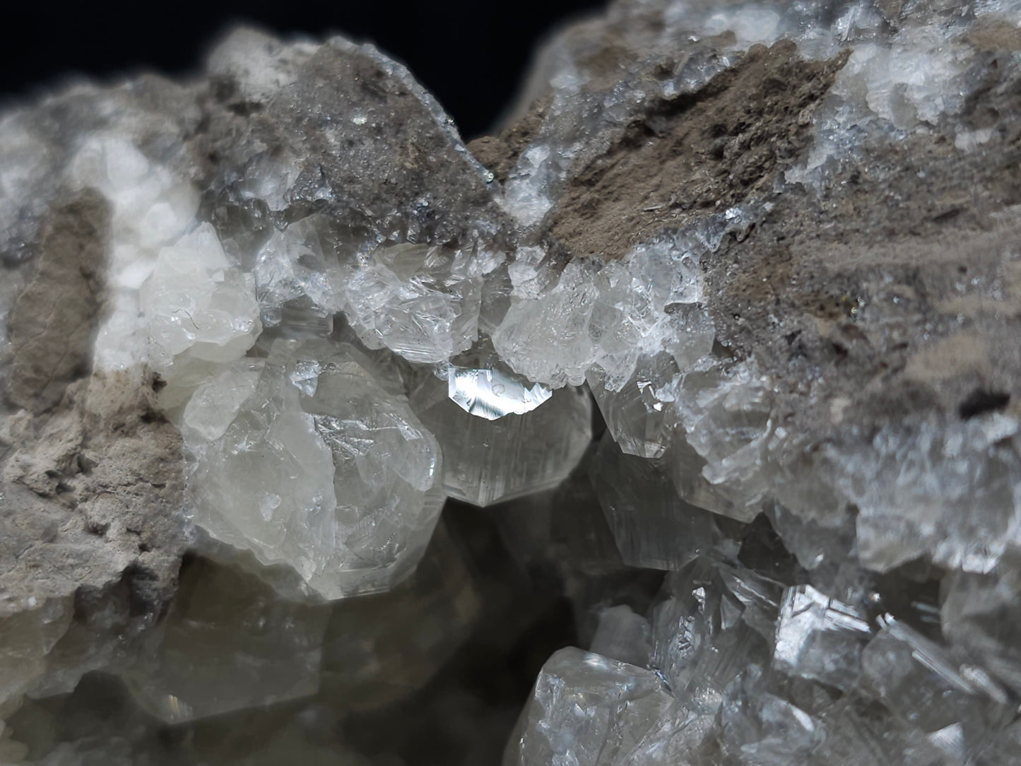 #34018 Super clear Nailhead Spar Calcite geode and Chalcopyrite ore and multiple small fossils in the matrix