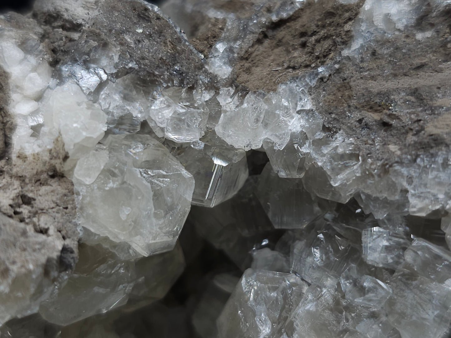 #34018 Super clear Nailhead Spar Calcite geode and Chalcopyrite ore and multiple small fossils in the matrix