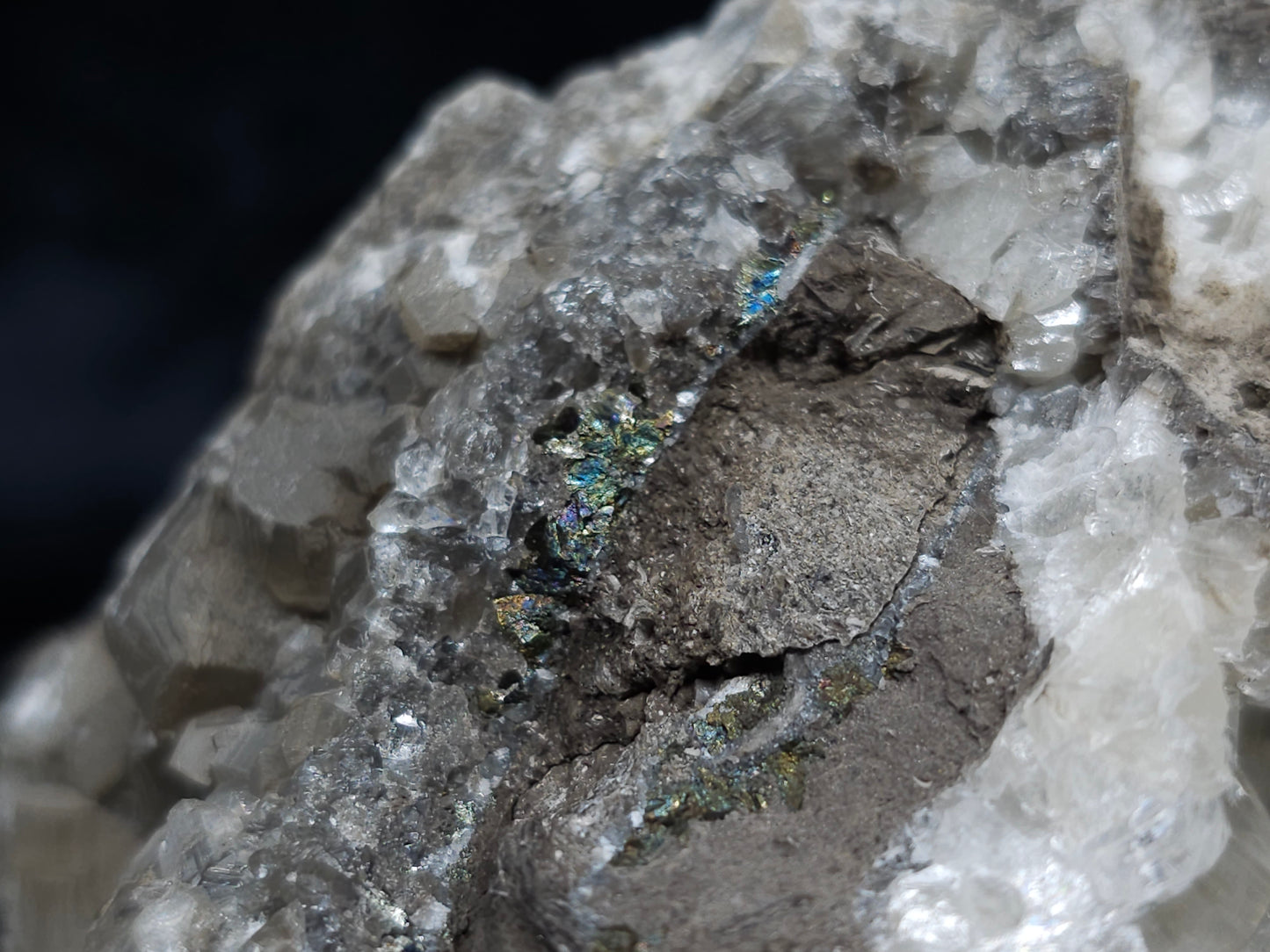 #34018 Super clear Nailhead Spar Calcite geode and Chalcopyrite ore and multiple small fossils in the matrix