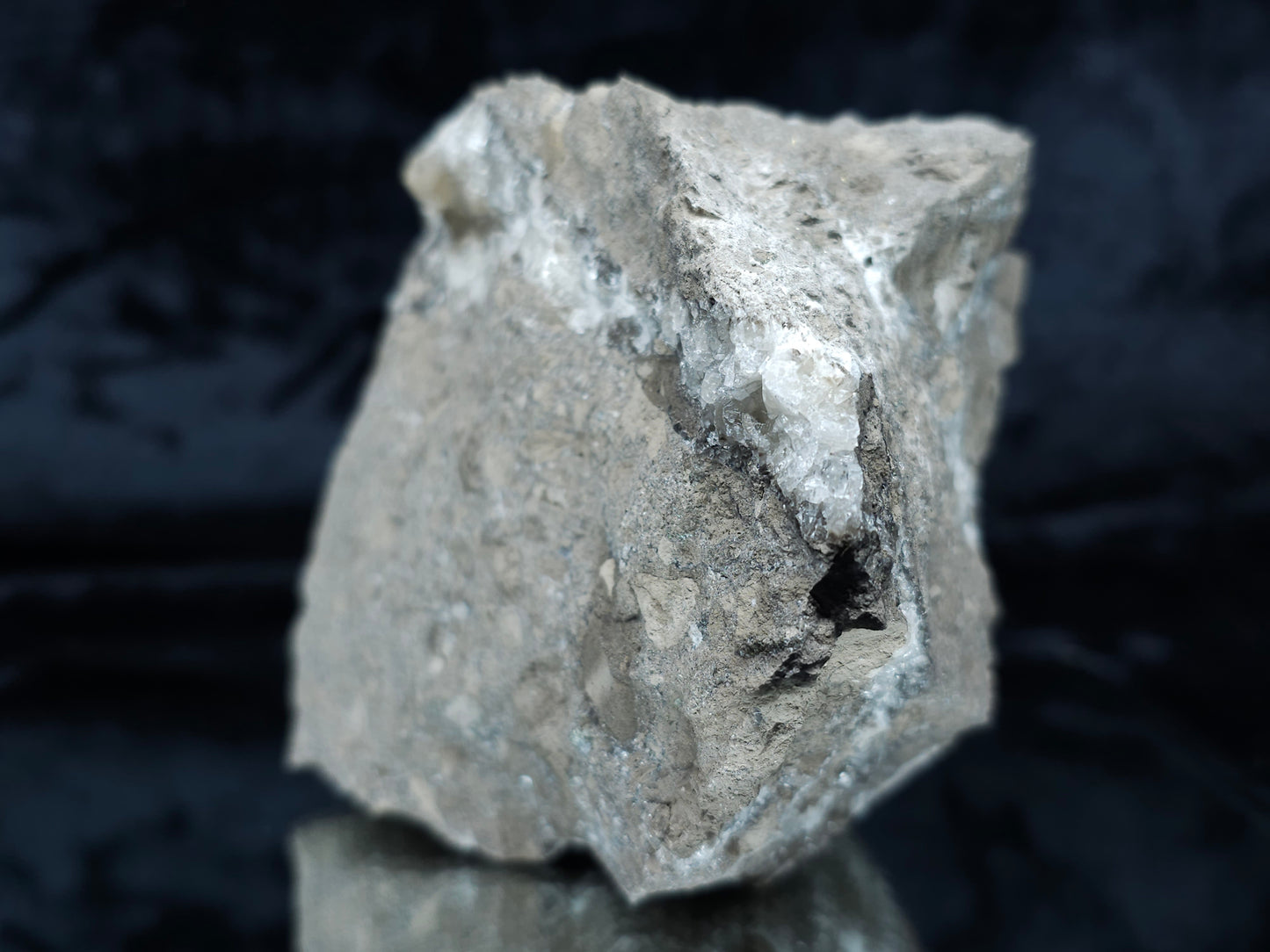 #34019 Super Clear Nailhead Spar Calcite geode it also have Chalcopyrite ore and multiple small fossils in the matrix