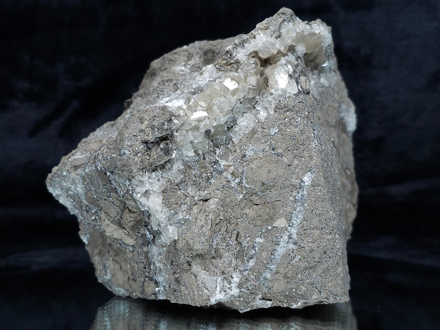 #34019 Super Clear Nailhead Spar Calcite geode it also have Chalcopyrite ore and multiple small fossils in the matrix