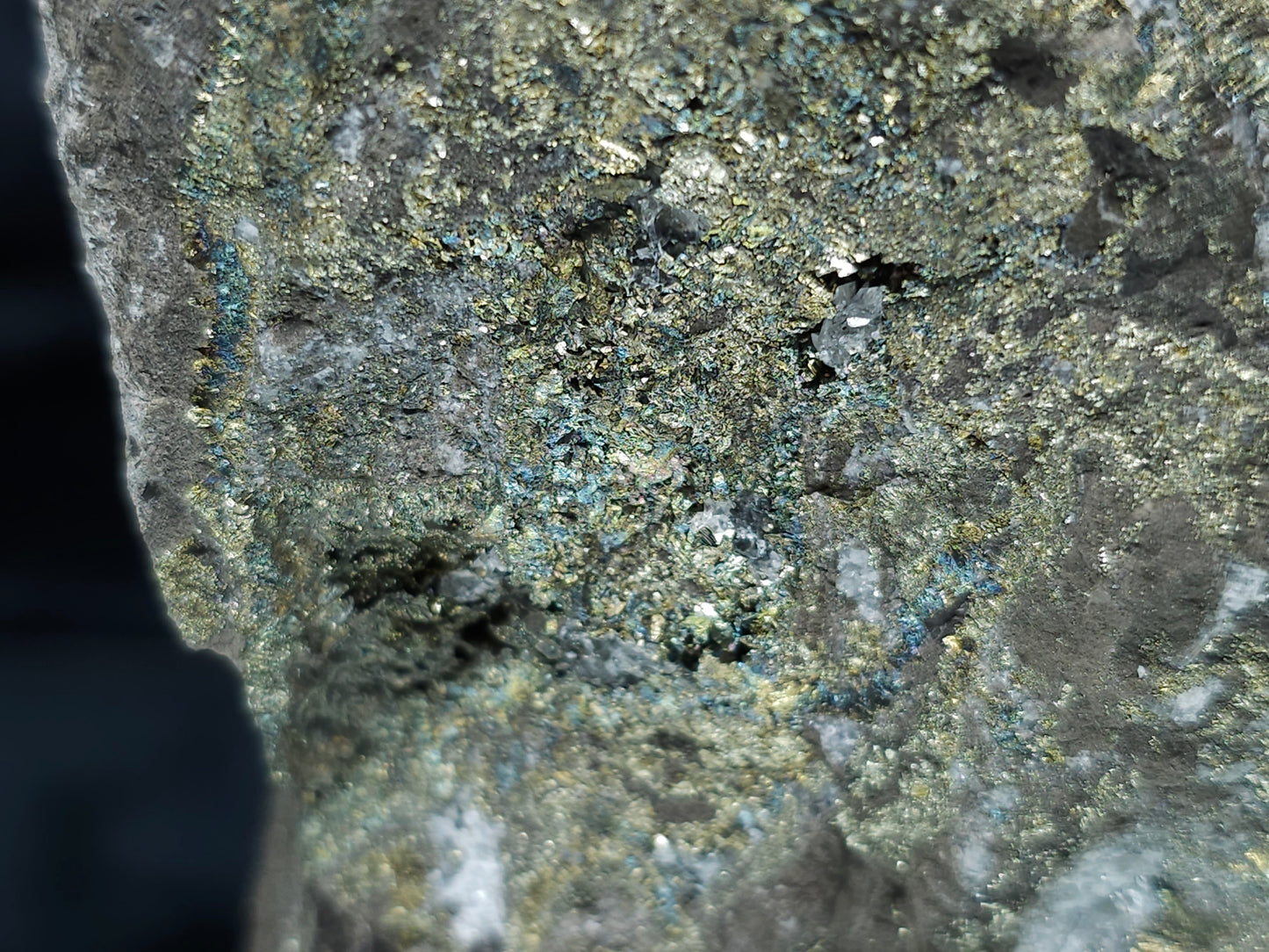 #66004 Hydrothermal mineral deposit that have fossil flower with peacock Chalcopyrite ore coating, also with some wonderful Calcite lines and it have multiple fossils