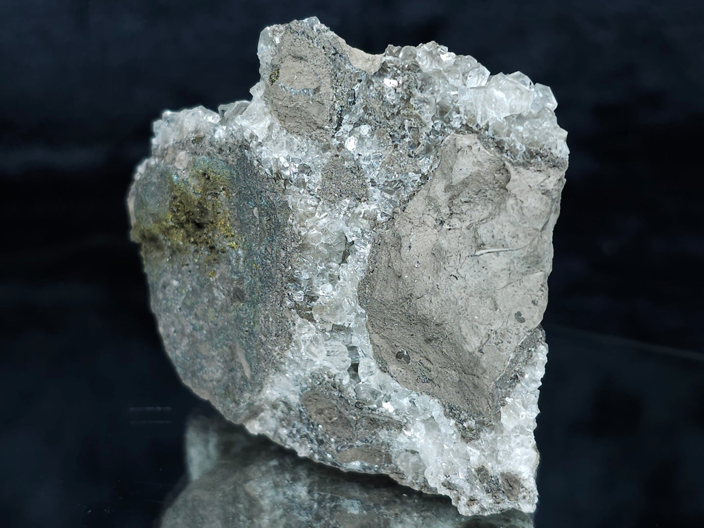 #66005 Hydrothermal mineral deposit that have fossil flower with peacock Chalcopyrite ore coating, also with some wonderful small geode of Nailhead Spar Calcite and it have multiple fossils