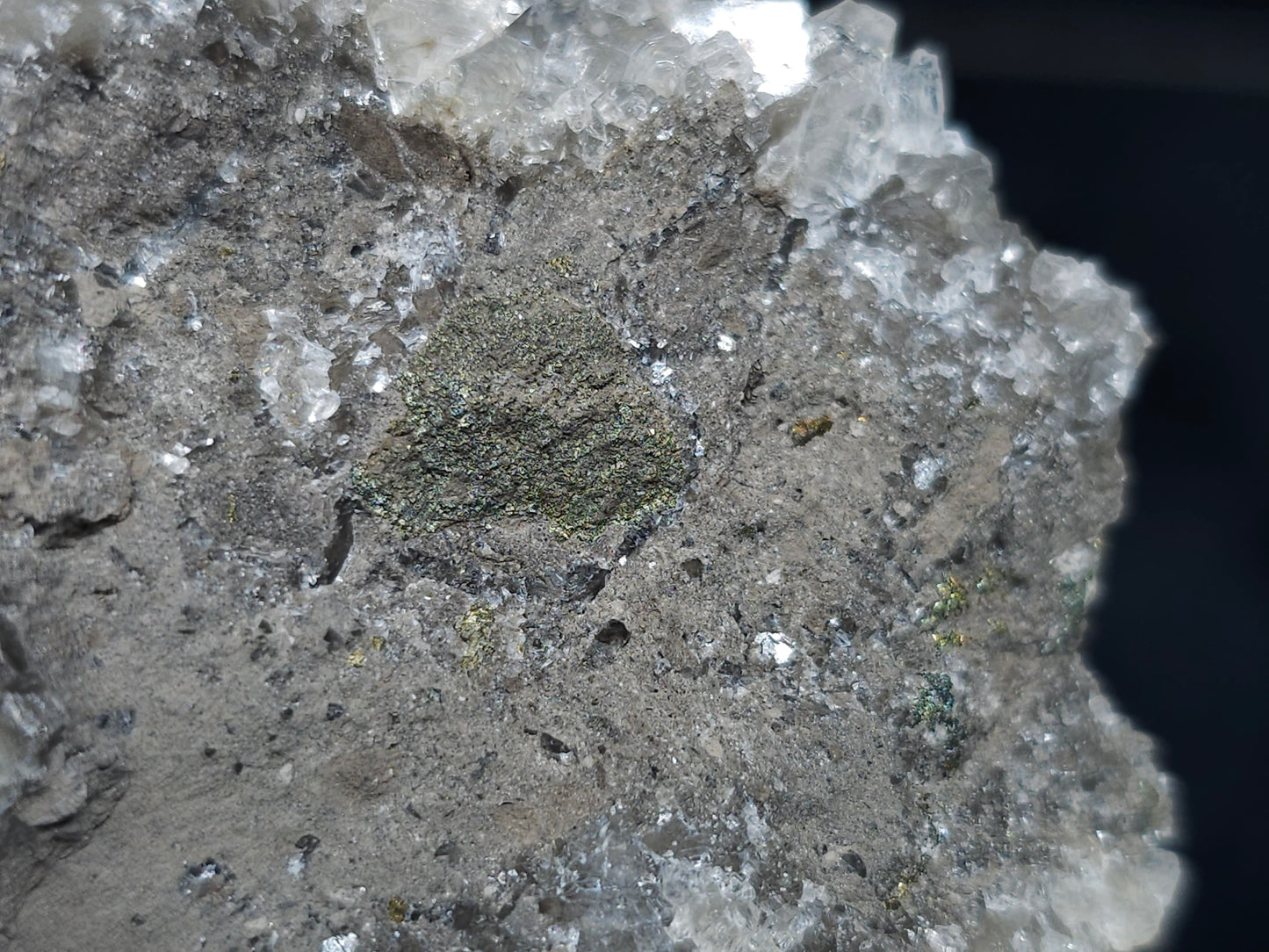 #66005 Hydrothermal mineral deposit that have fossil flower with peacock Chalcopyrite ore coating, also with some wonderful small geode of Nailhead Spar Calcite and it have multiple fossils