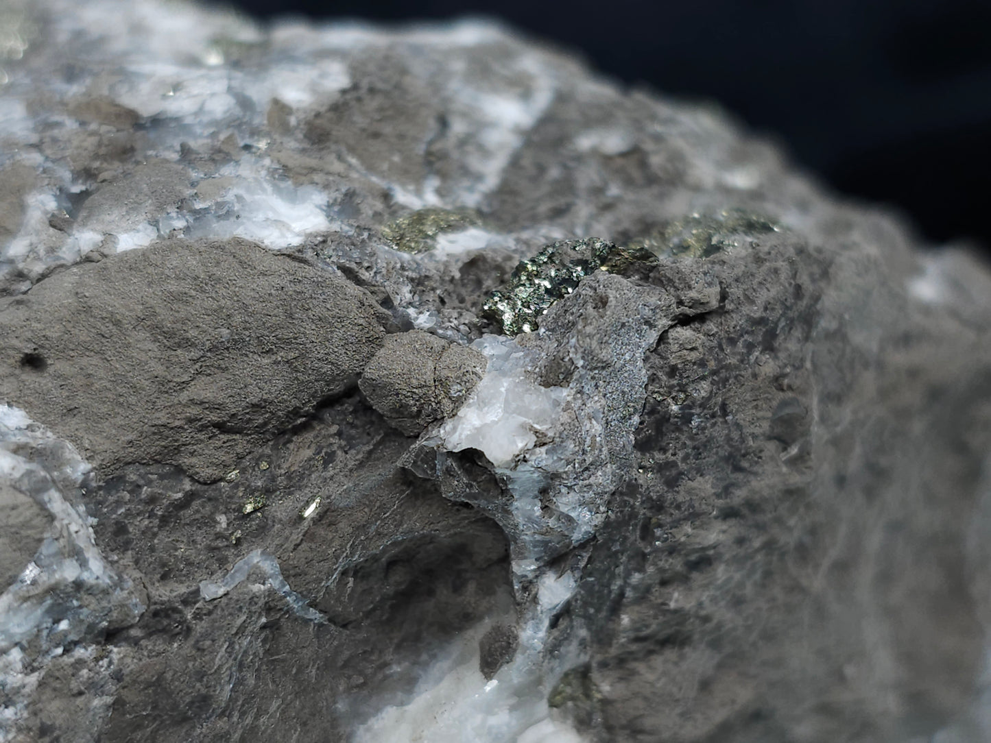 #66047 Iridescent golden Chalcopyrite ore with hydrothermal Nailhead Spar Calcite with small fossils