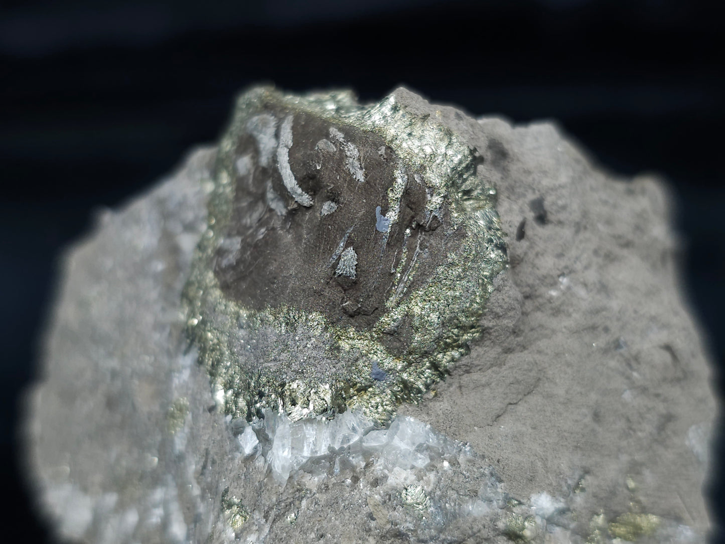 #66110 Iridescent Chalcopyrite ore with hydrothermal Chalcopyrite and Calcite deposit trought multiple small fossils