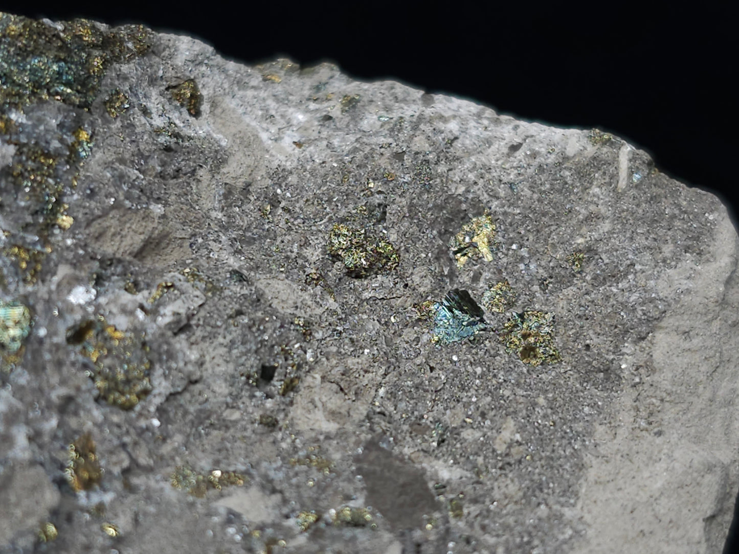 #66112 Clear Nailhead Spar Calcite geode with pseudomorph, hydrothermal golden and peacock Chalcopyrite ore trought multiple small fossils