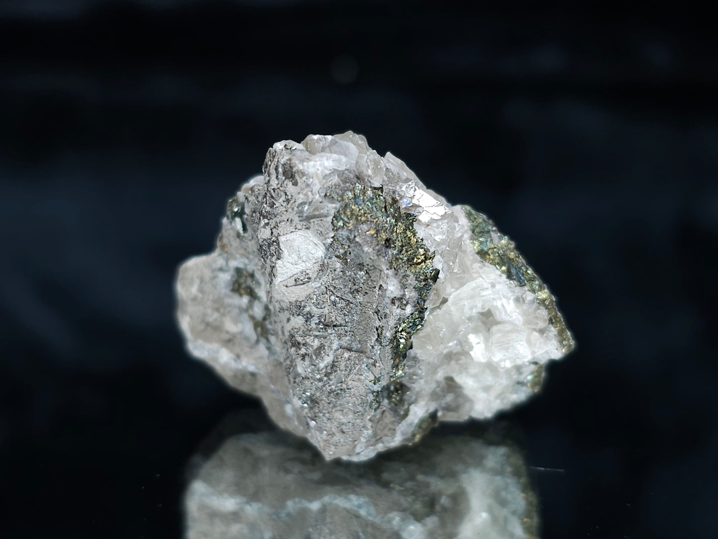 #66119 Iridescent peacock Chalcopyrite ore, hydrothermal Calcite deposit geode with multiple small fossils