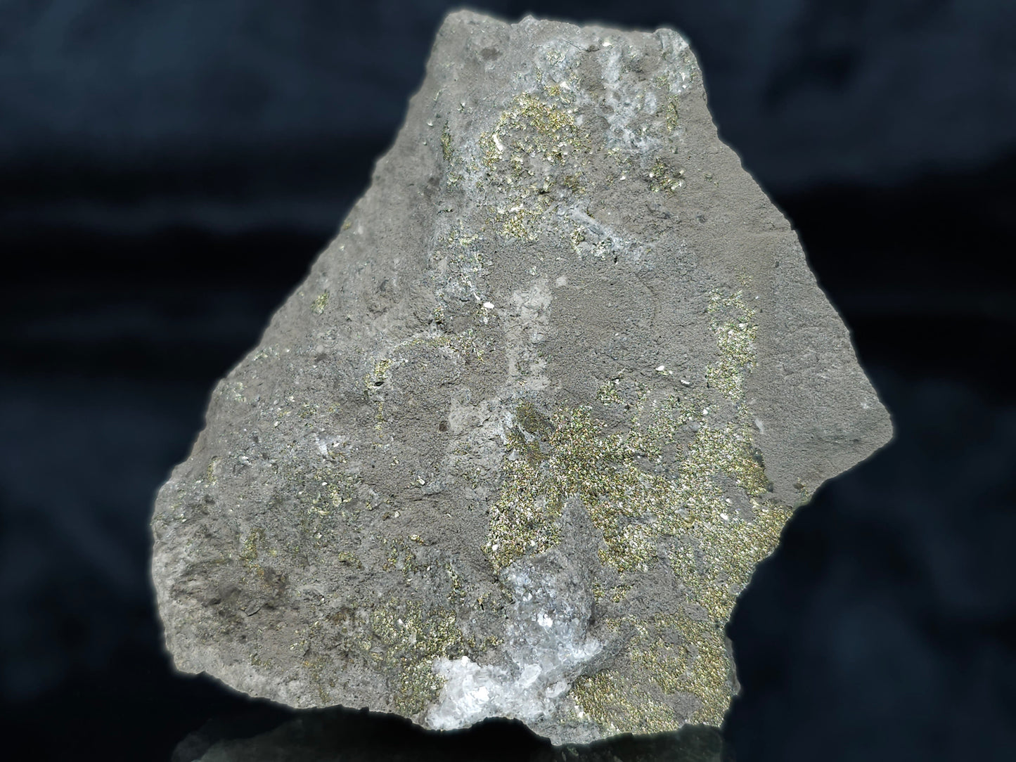 #66127 Calcite formation on golden Chalcopyrite ore hydrothermal Calcite deposit on multiple small fossils