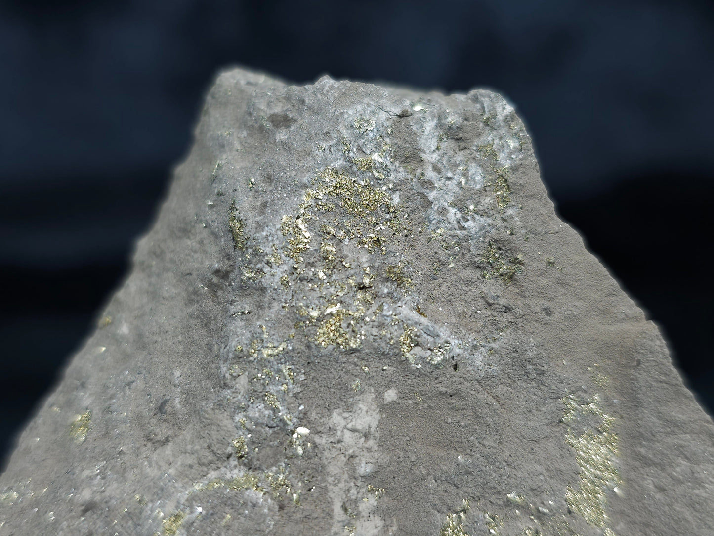 #66127 Calcite formation on golden Chalcopyrite ore hydrothermal Calcite deposit on multiple small fossils