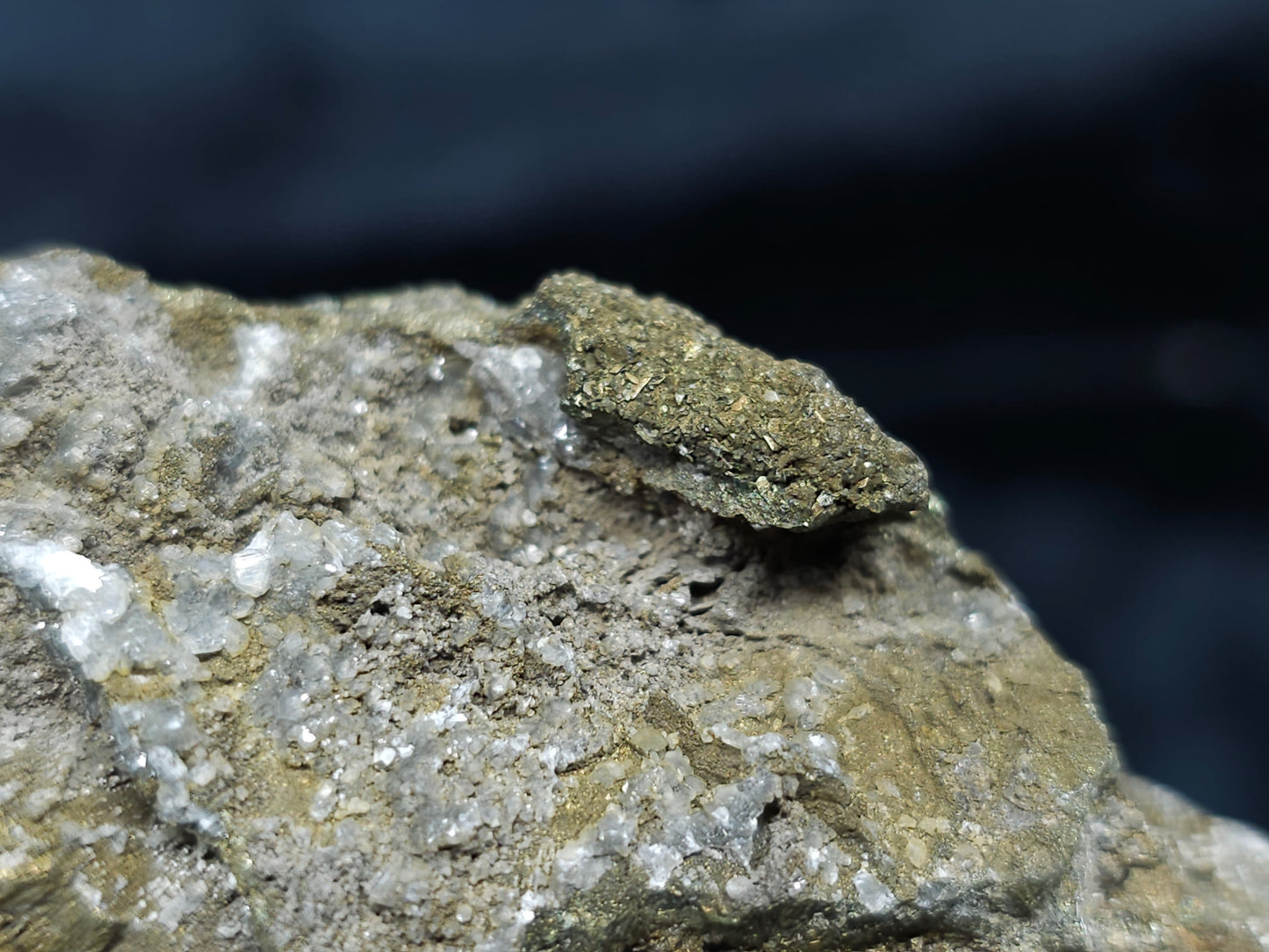 #66133 Hydrothermal super clear Nailhead Spar Calcite desposit on iridescent golden Chalcopyrite with multiple small fossils