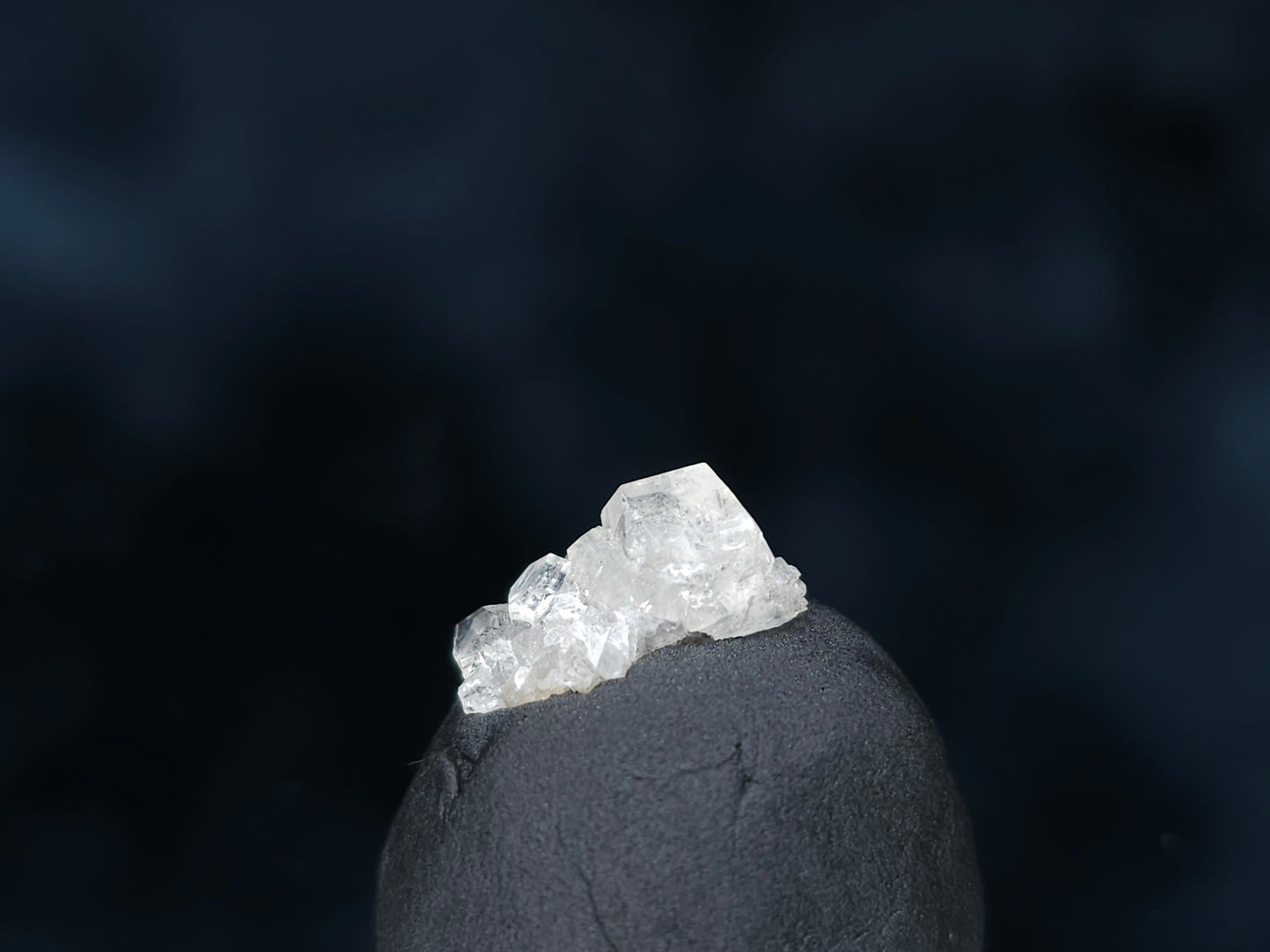 #33527 Super clear Nailhead Spar Calcite tiny cluster