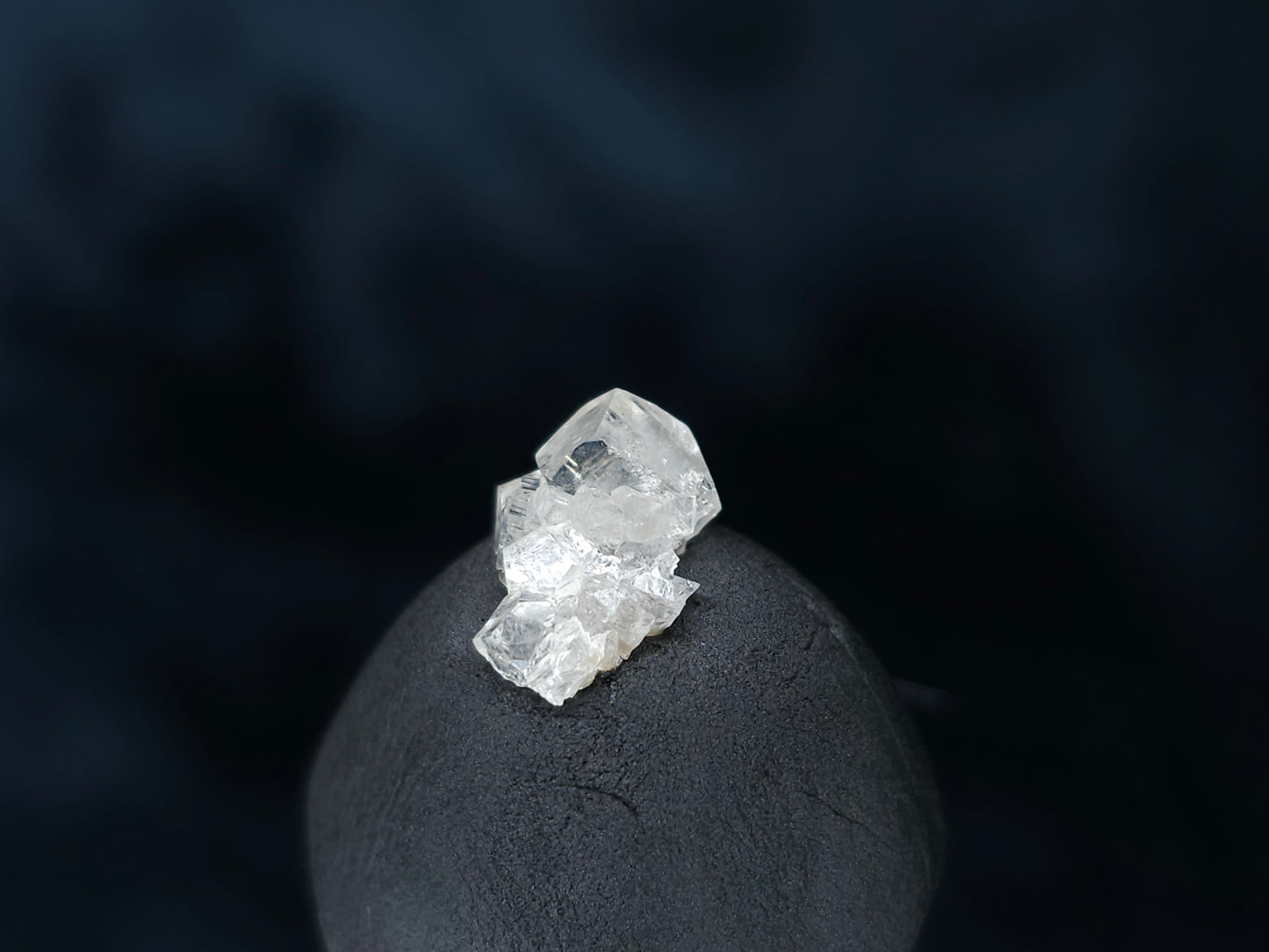 #33527 Super clear Nailhead Spar Calcite tiny cluster