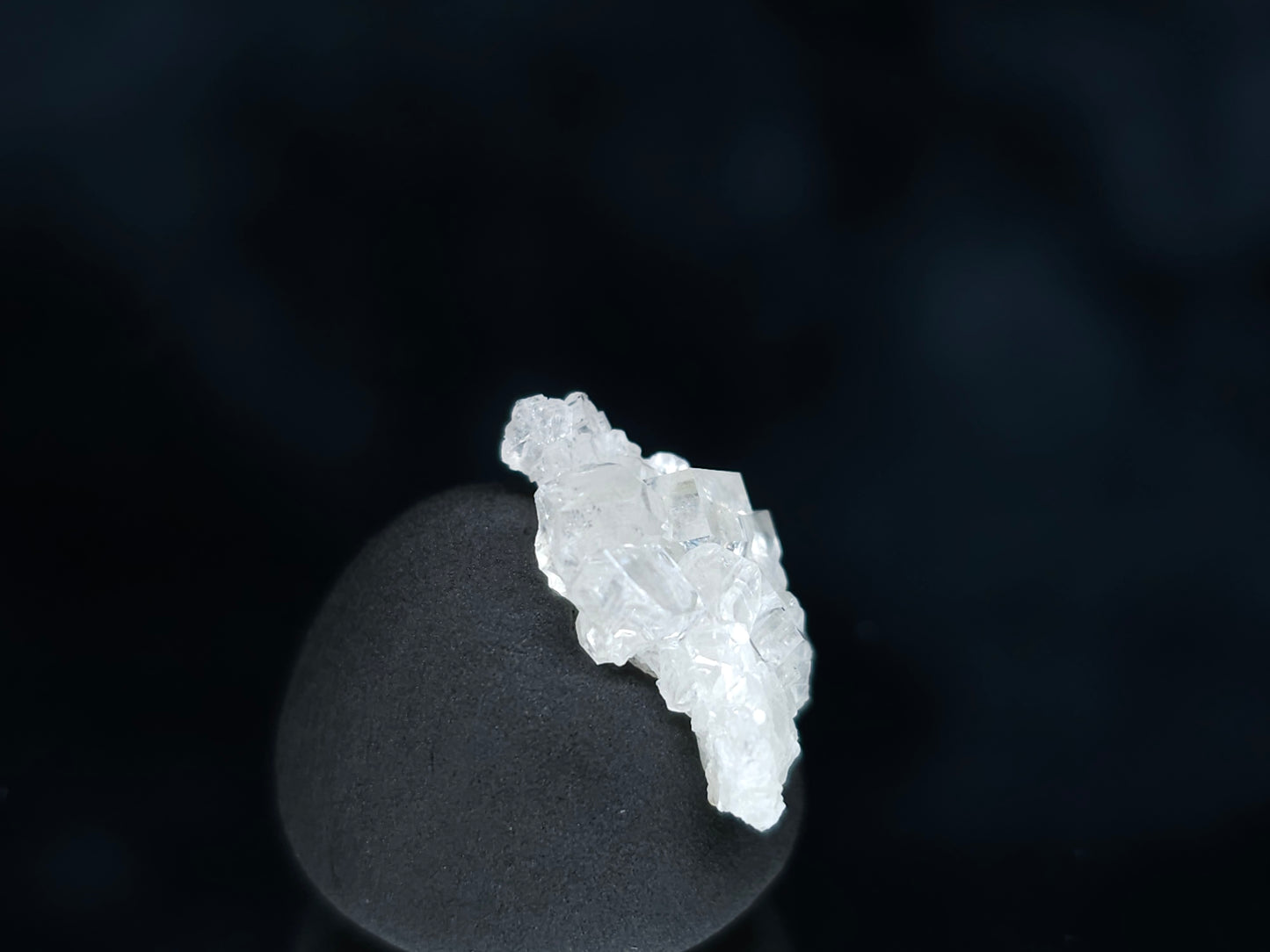 #33529 Super clear Nailhead Spar Calcite tiny cluster