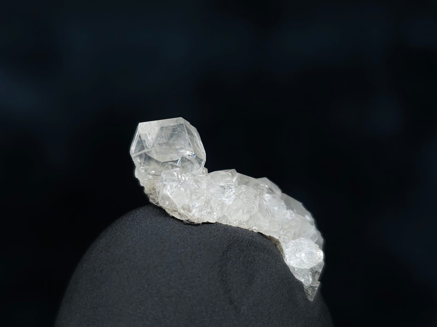 #33534 Super clear Nailhead Spar Calcite tiny cluster