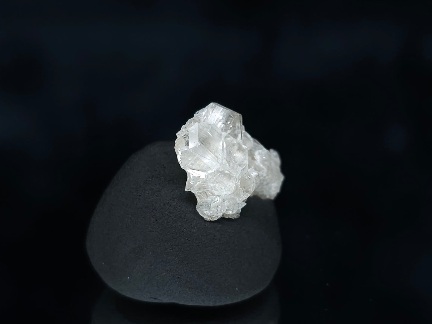 #33539 Super clear Nailhead Spar Calcite tiny cluster
