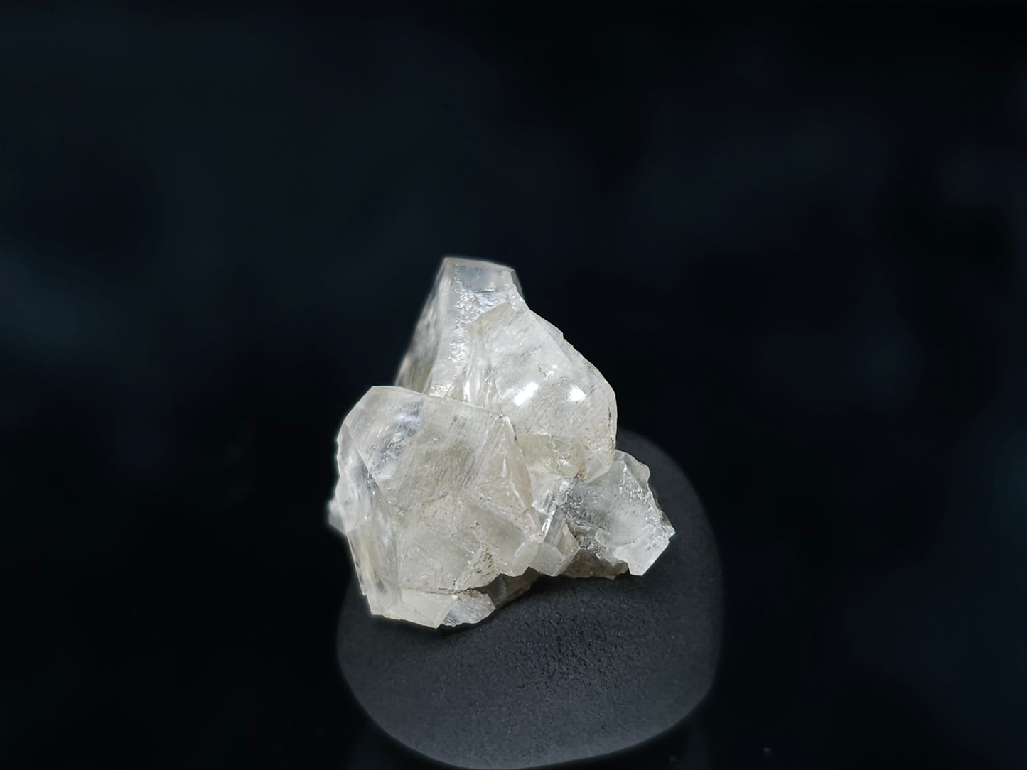 #33541 Super clear Nailhead Spar Calcite tiny cluster