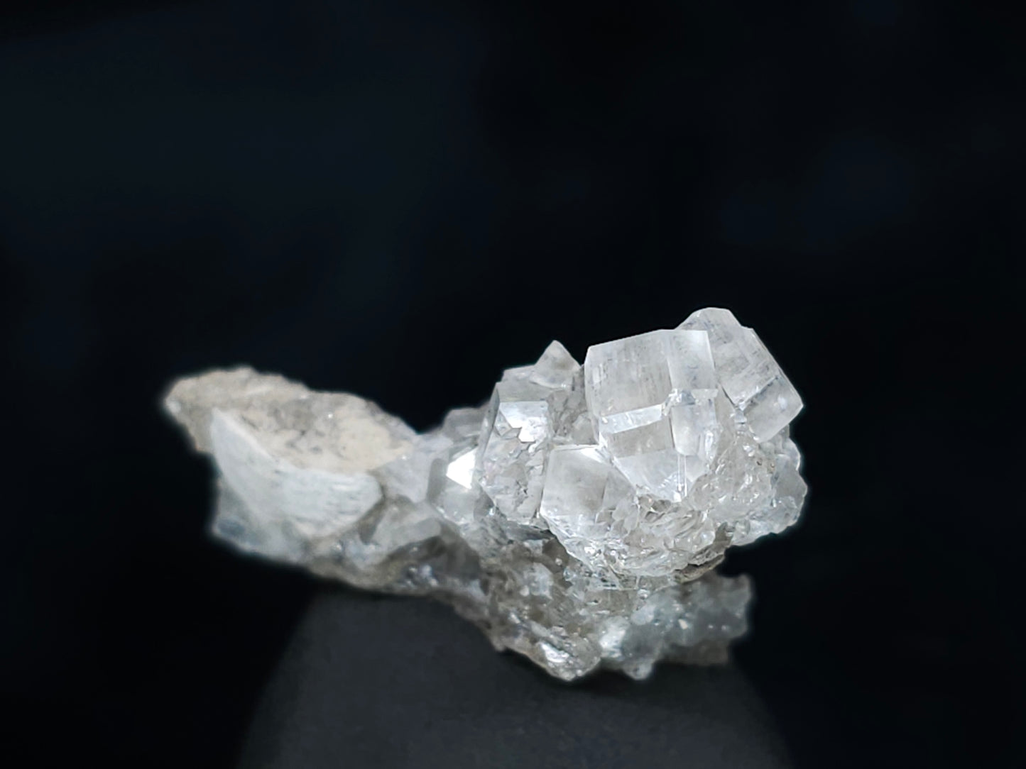 #33542 Super clear Nailhead Spar Calcite tiny cluster