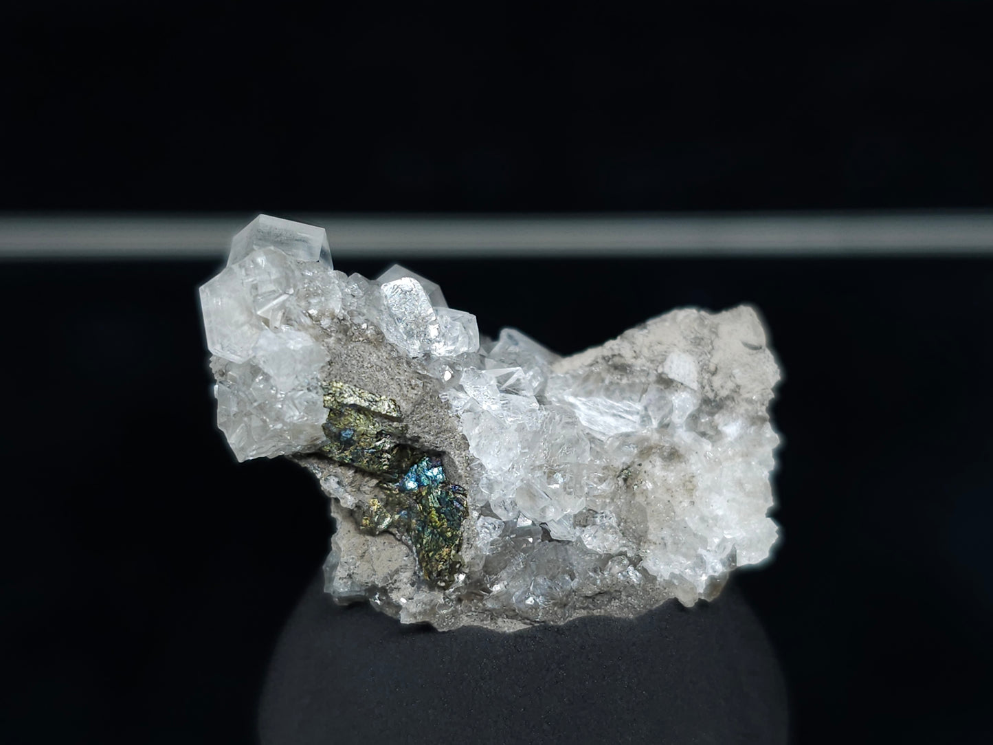 #33542 Super clear Nailhead Spar Calcite tiny cluster