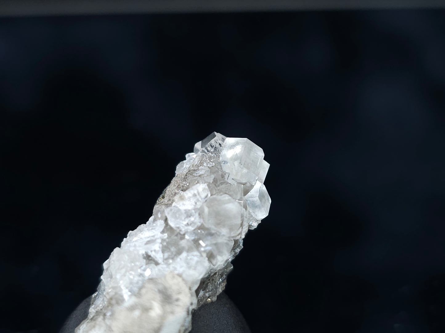 #33542 Super clear Nailhead Spar Calcite tiny cluster