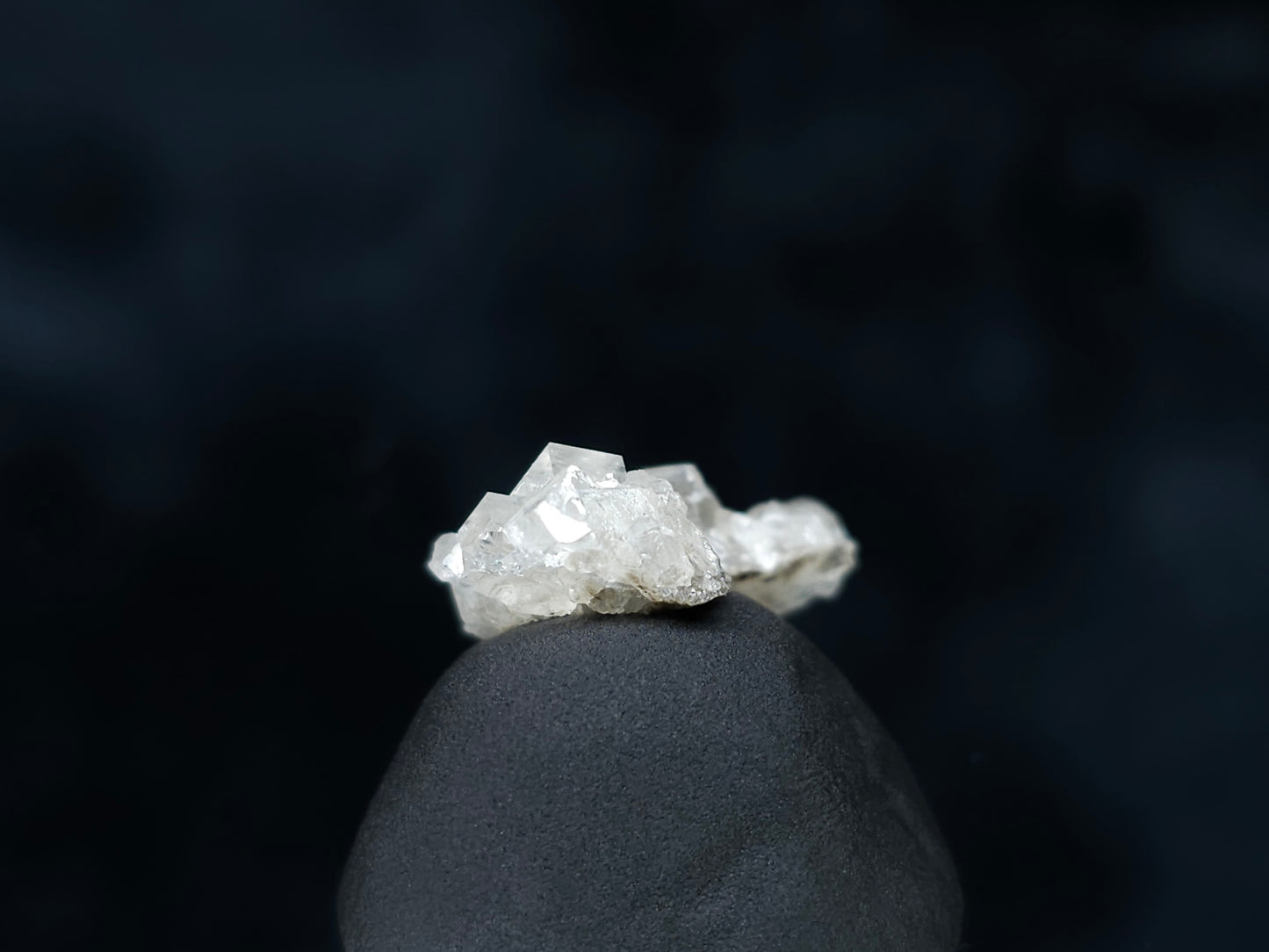 #33544 Super clear Nailhead Spar Calcite tiny cluster