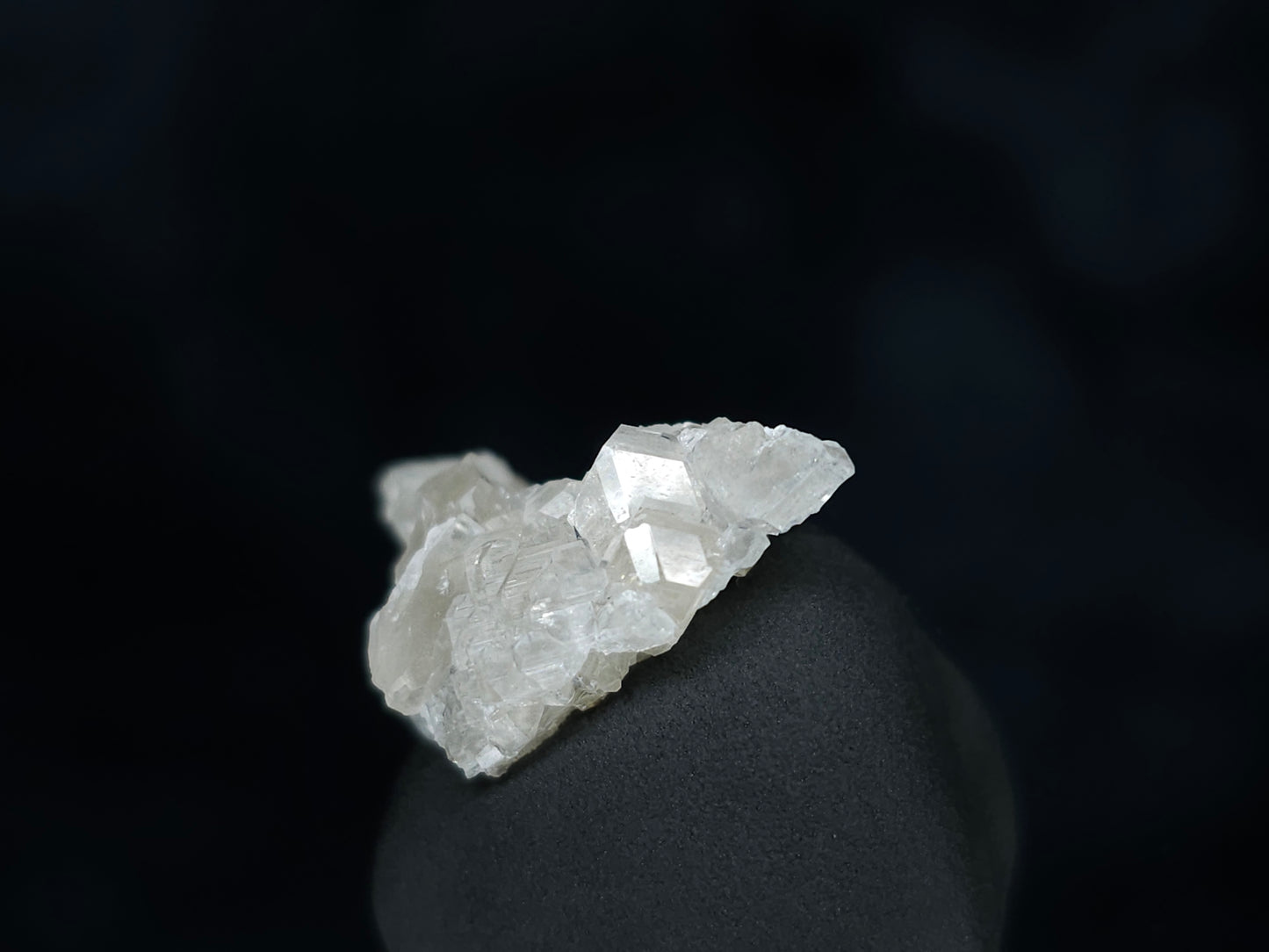 #33544 Super clear Nailhead Spar Calcite tiny cluster