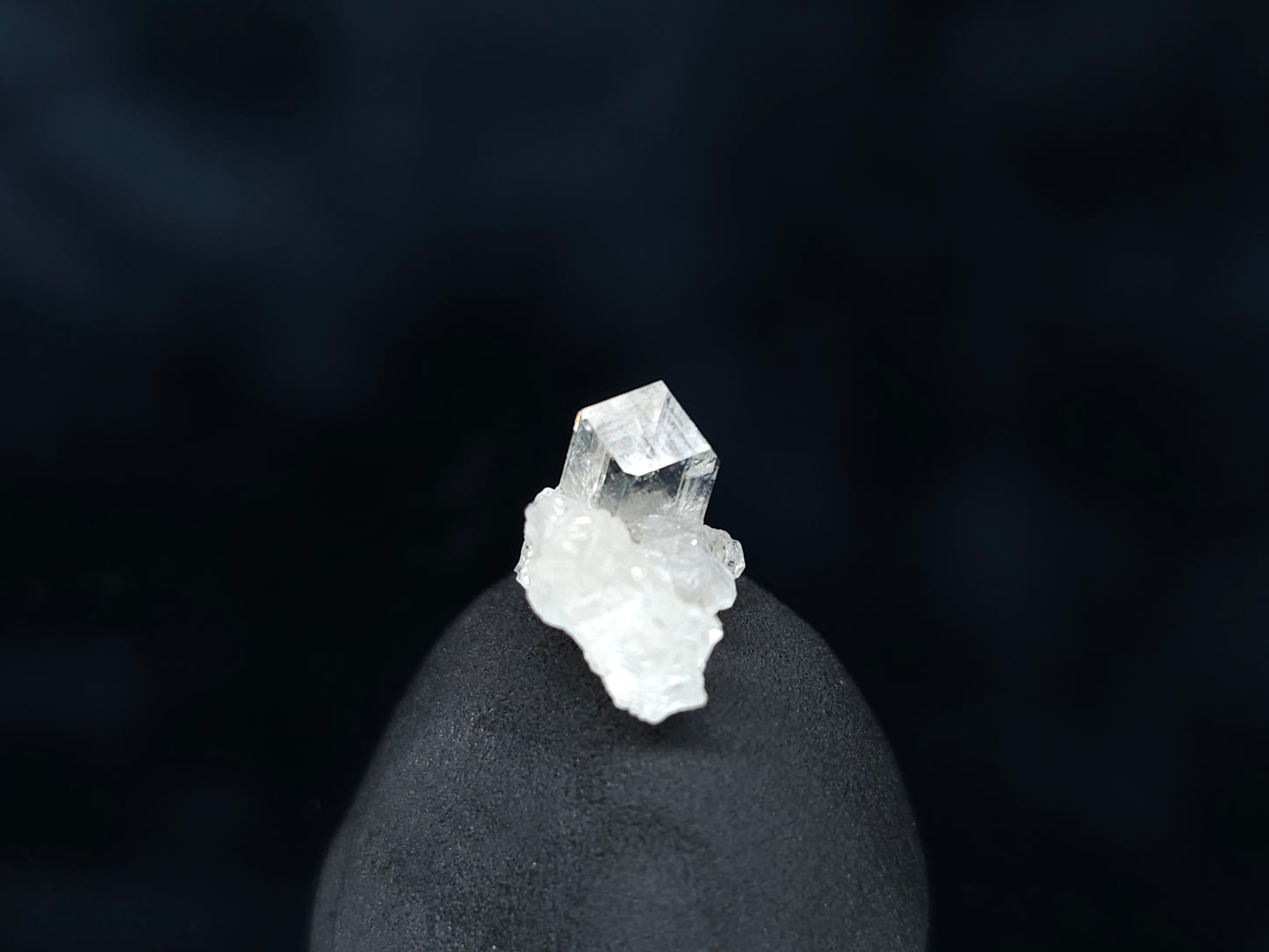 #33545 Super clear Nailhead Spar Calcite tiny cluster