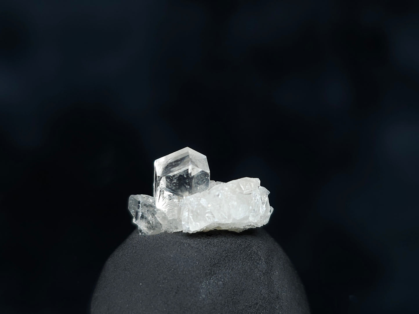 #33545 Super clear Nailhead Spar Calcite tiny cluster