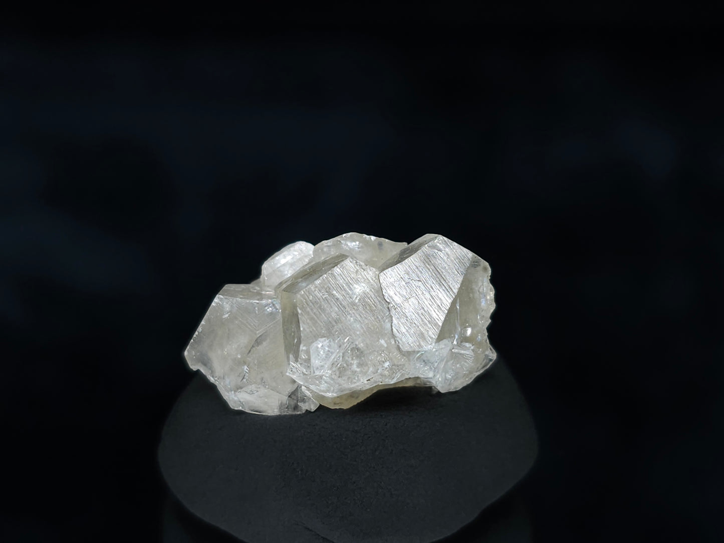 #33553 Super clear Nailhead Spar Calcite tiny cluster