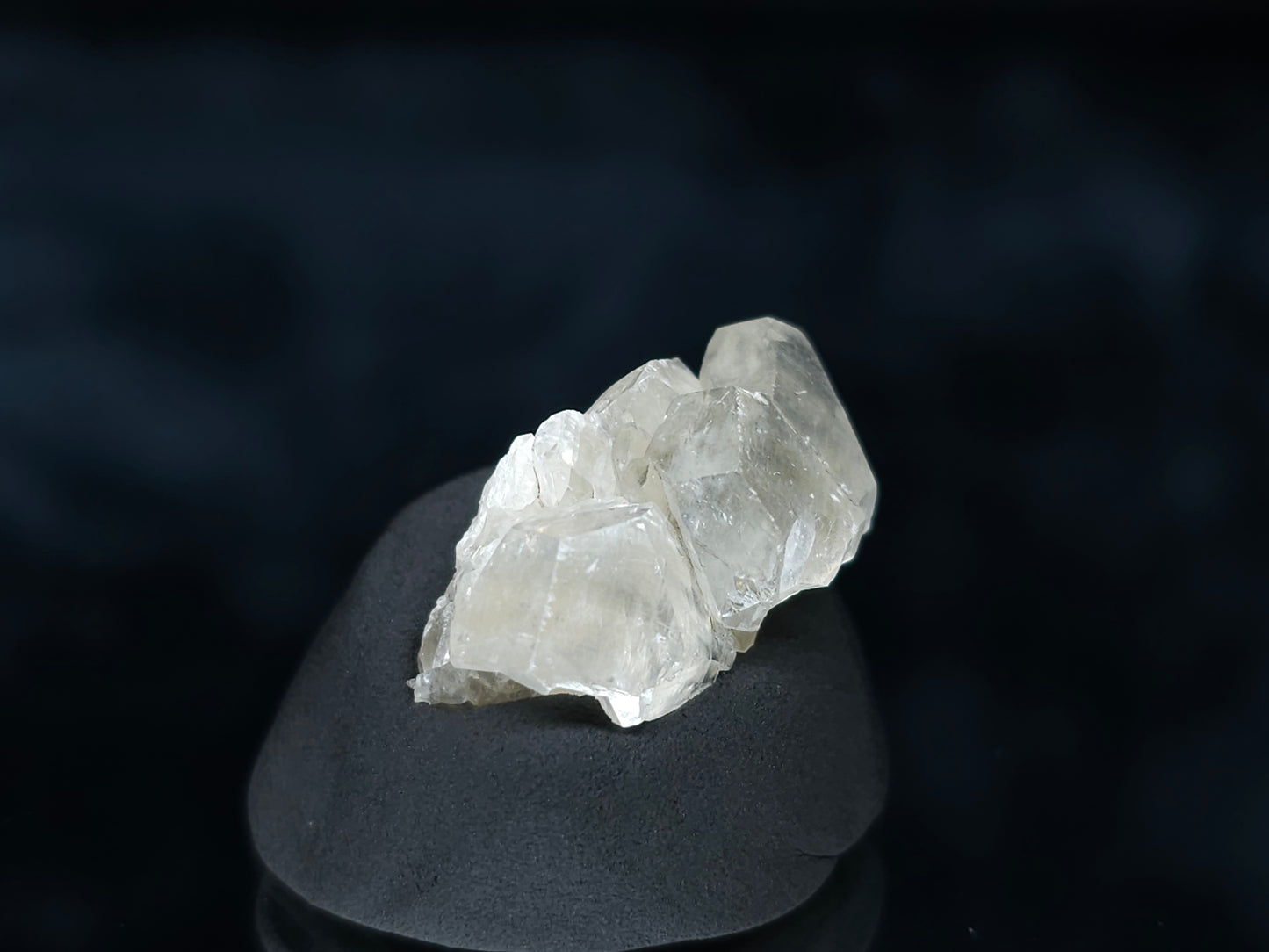 #33553 Super clear Nailhead Spar Calcite tiny cluster
