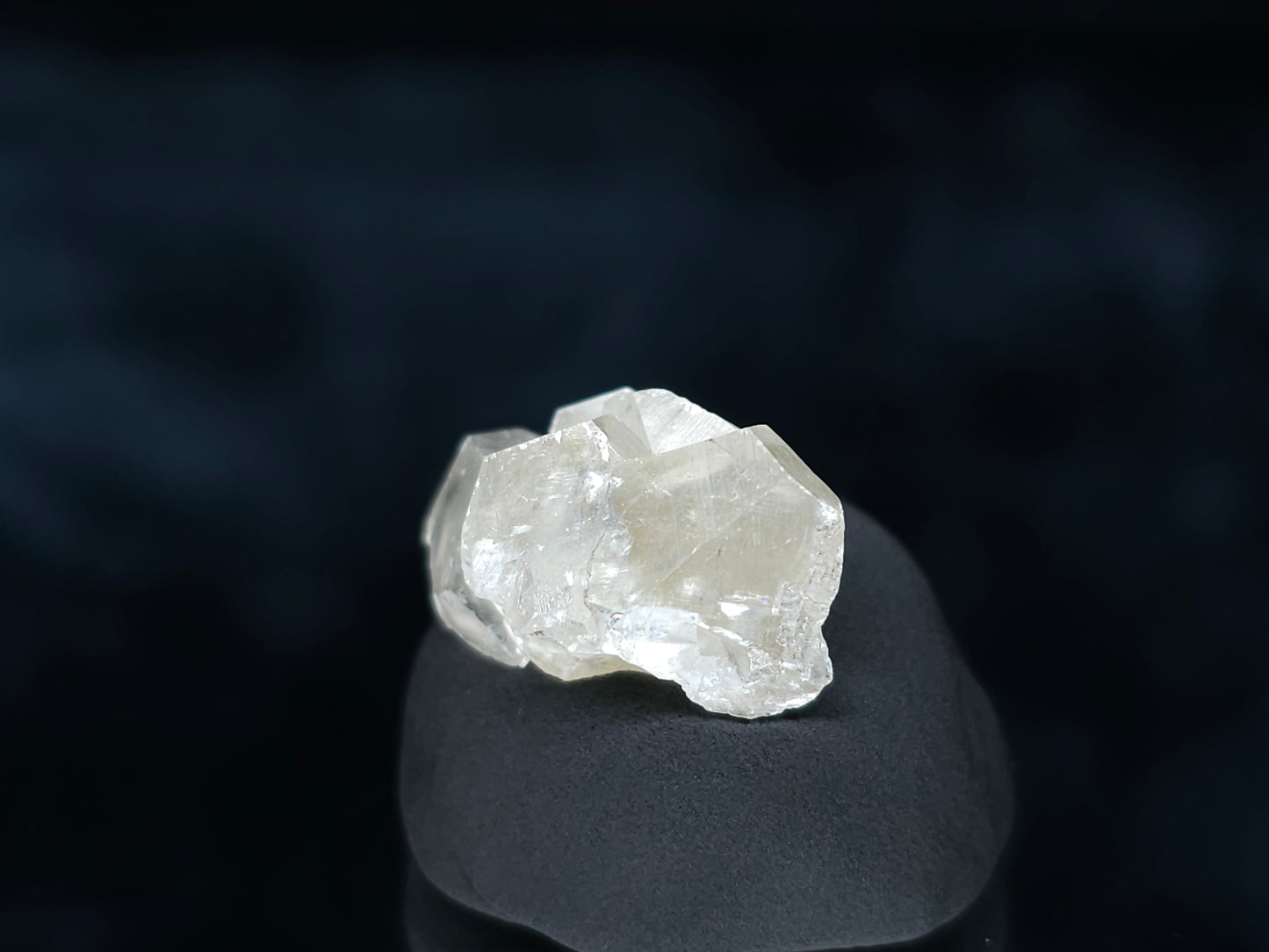 #33553 Super clear Nailhead Spar Calcite tiny cluster