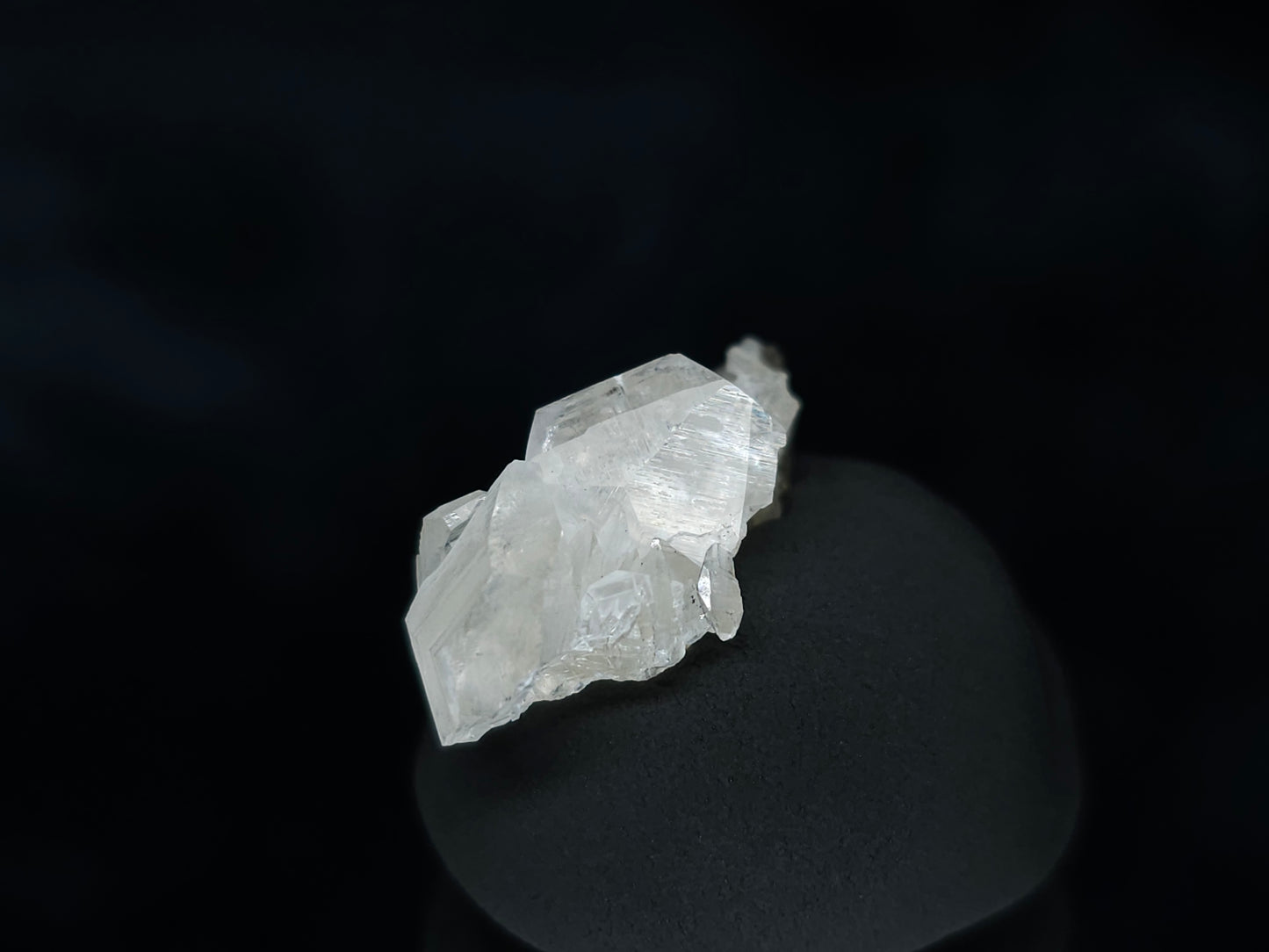 #33555 Super clear Nailhead Spar Calcite tiny cluster