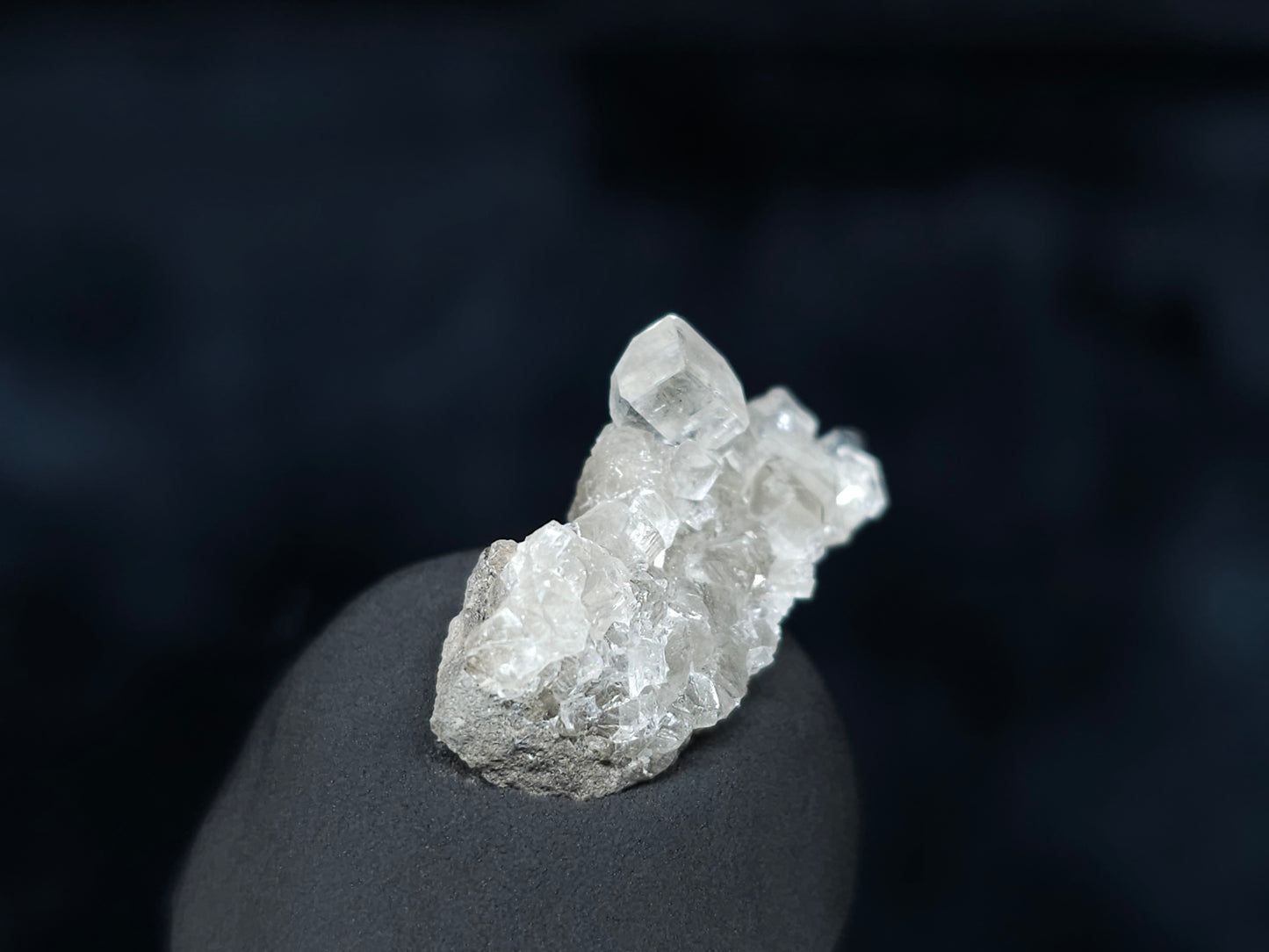 #33558 Super clear Nailhead Spar Calcite tiny cluster