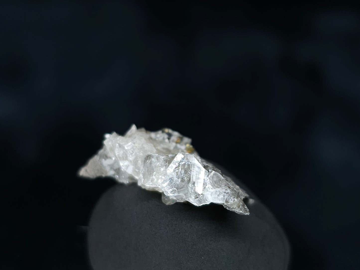 #33560 Super clear Nailhead Spar Calcite tiny cluster