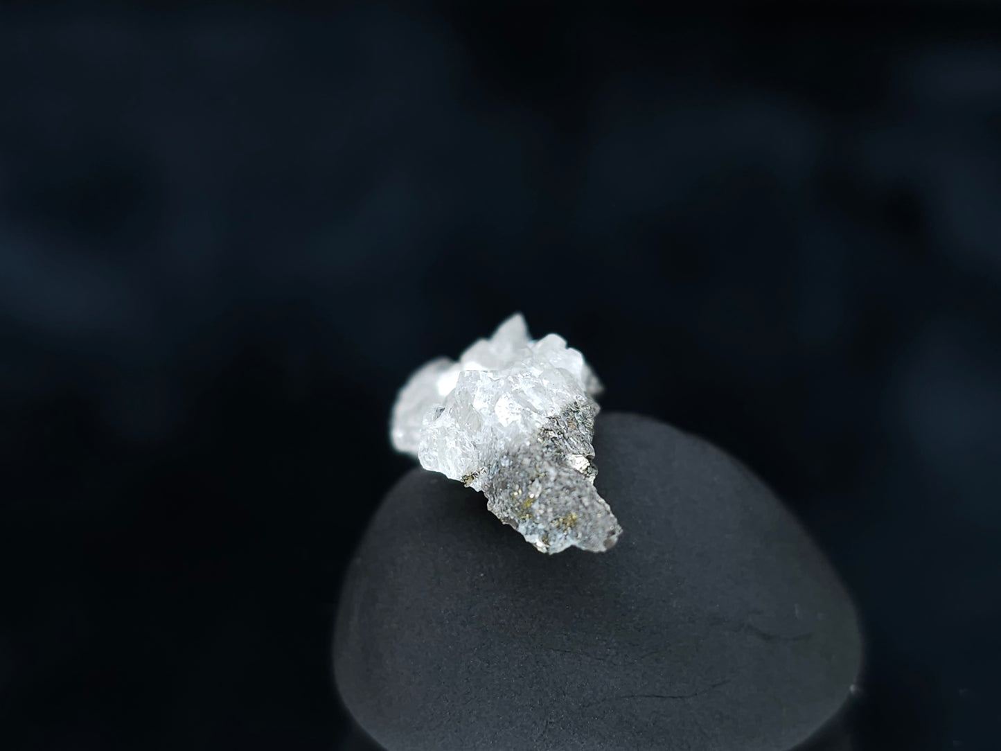 #33560 Super clear Nailhead Spar Calcite tiny cluster