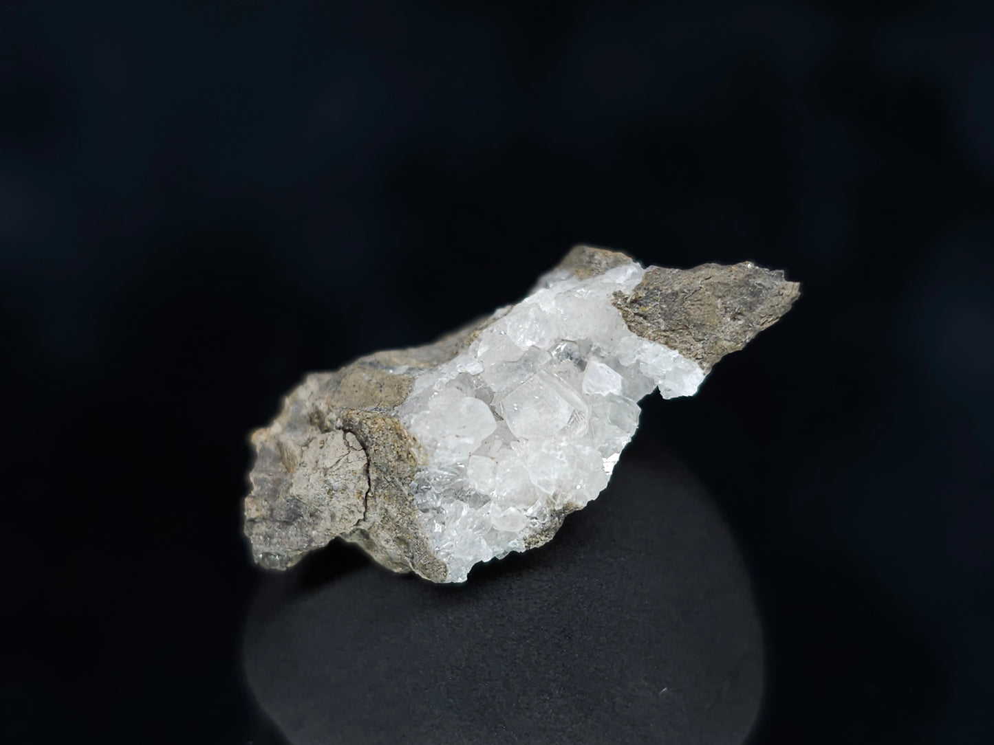 #33561 Super clear Nailhead Spar Calcite tiny cluster and multiple small fossils in the matrix