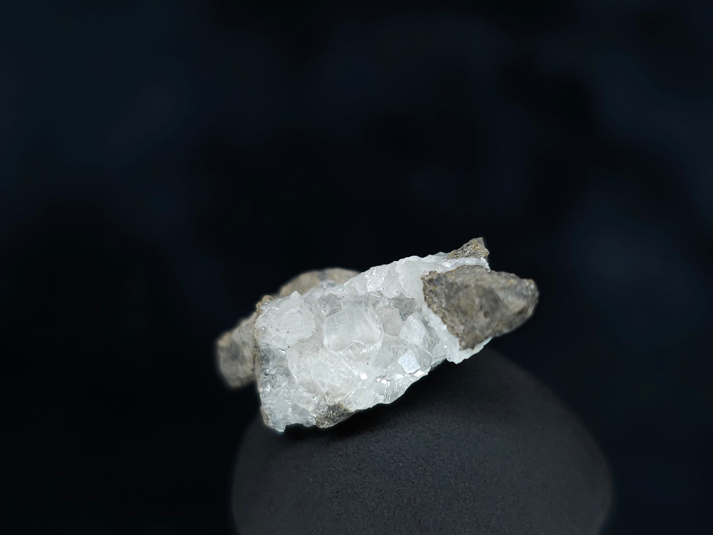 #33561 Super clear Nailhead Spar Calcite tiny cluster and multiple small fossils in the matrix