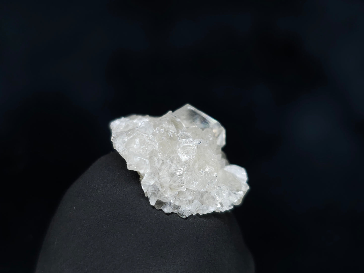 #33571 Super clear Nailhead Spar Calcite tiny cluster