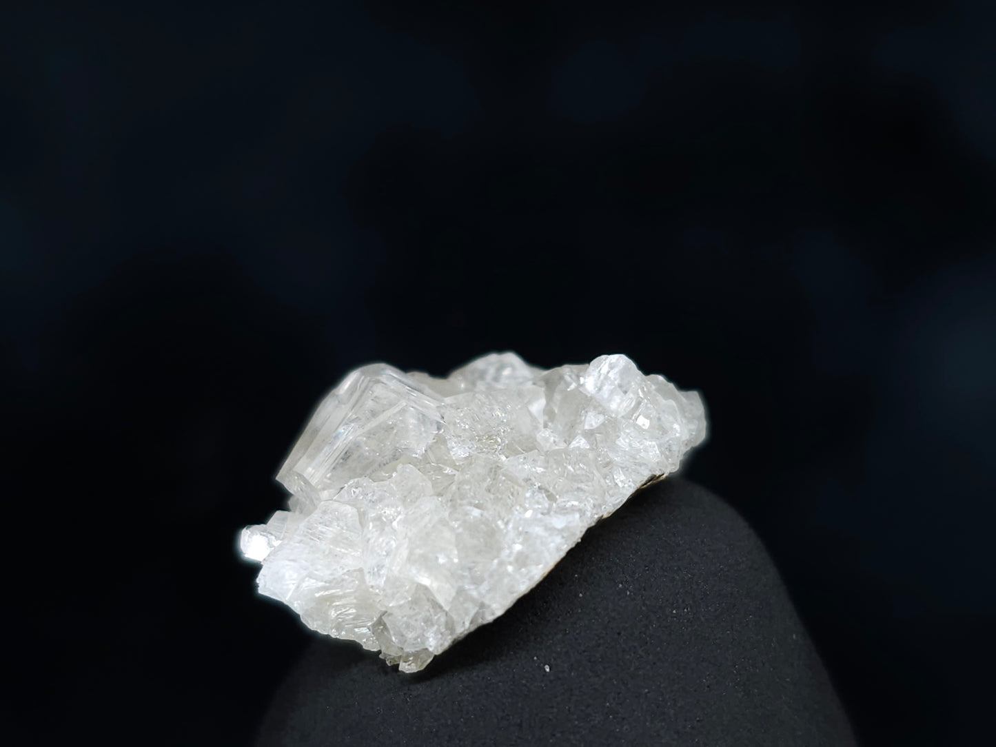 #33571 Super clear Nailhead Spar Calcite tiny cluster