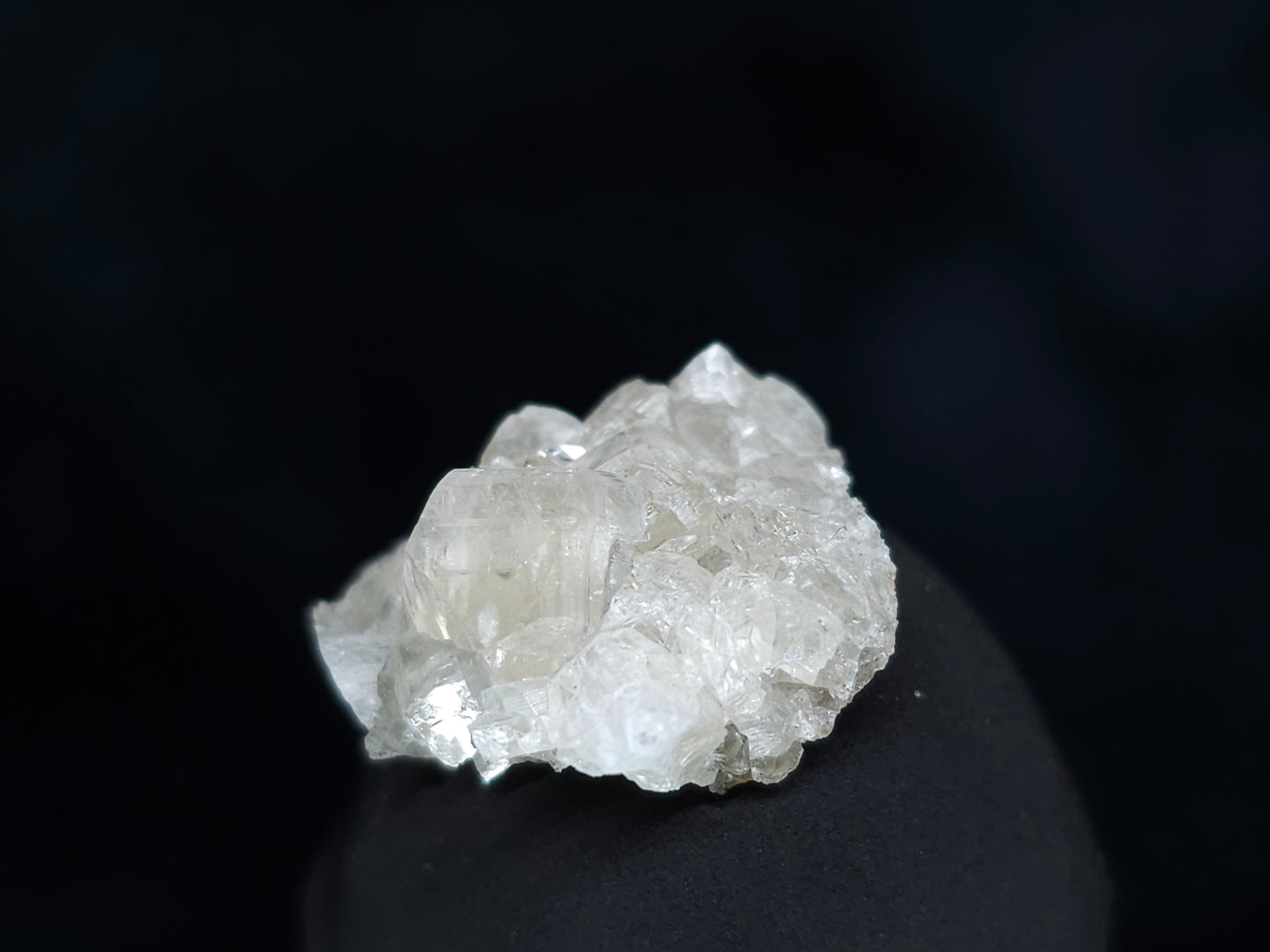 #33571 Super clear Nailhead Spar Calcite tiny cluster