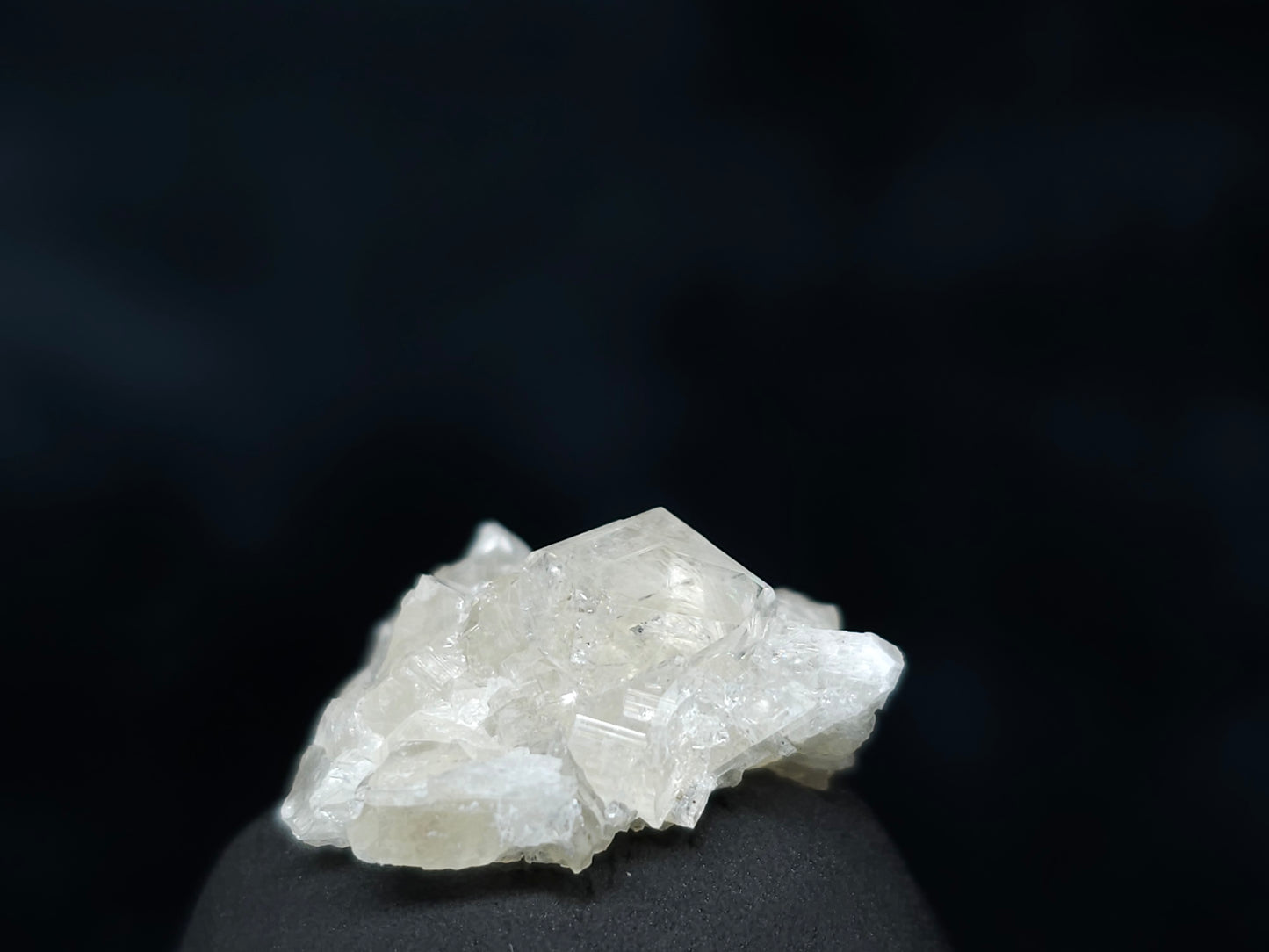 #33571 Super clear Nailhead Spar Calcite tiny cluster