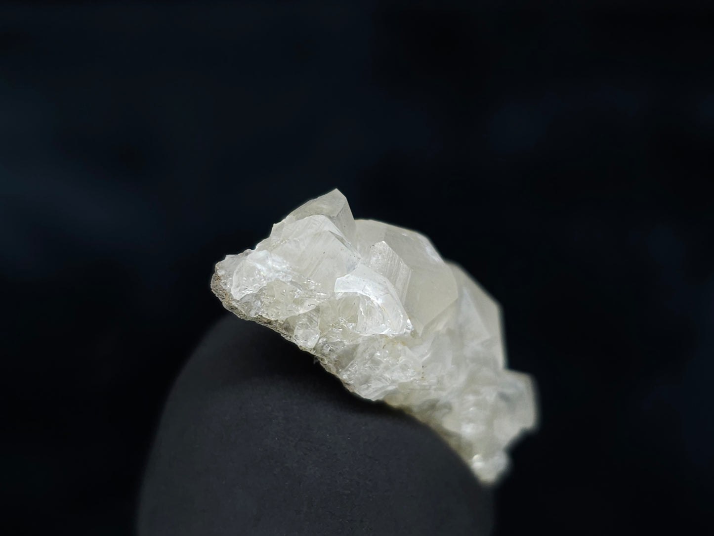 #33570 Super clear Nailhead Spar Calcite tiny cluster