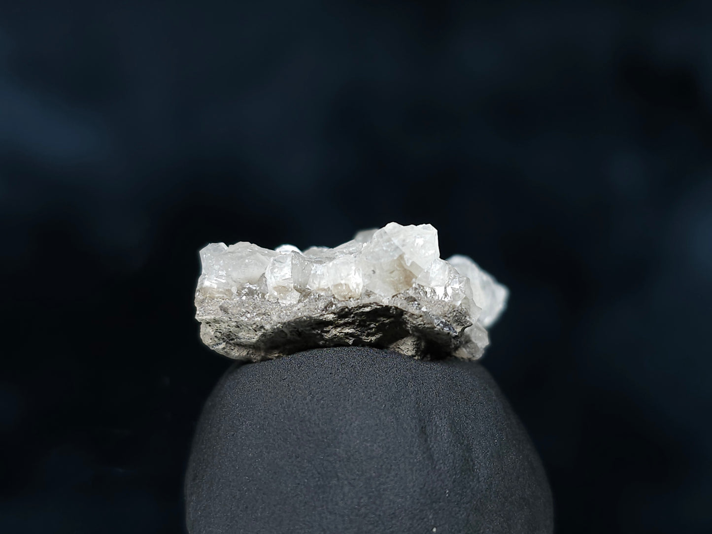 #33569 Super clear Nailhead Spar Calcite tiny cluster